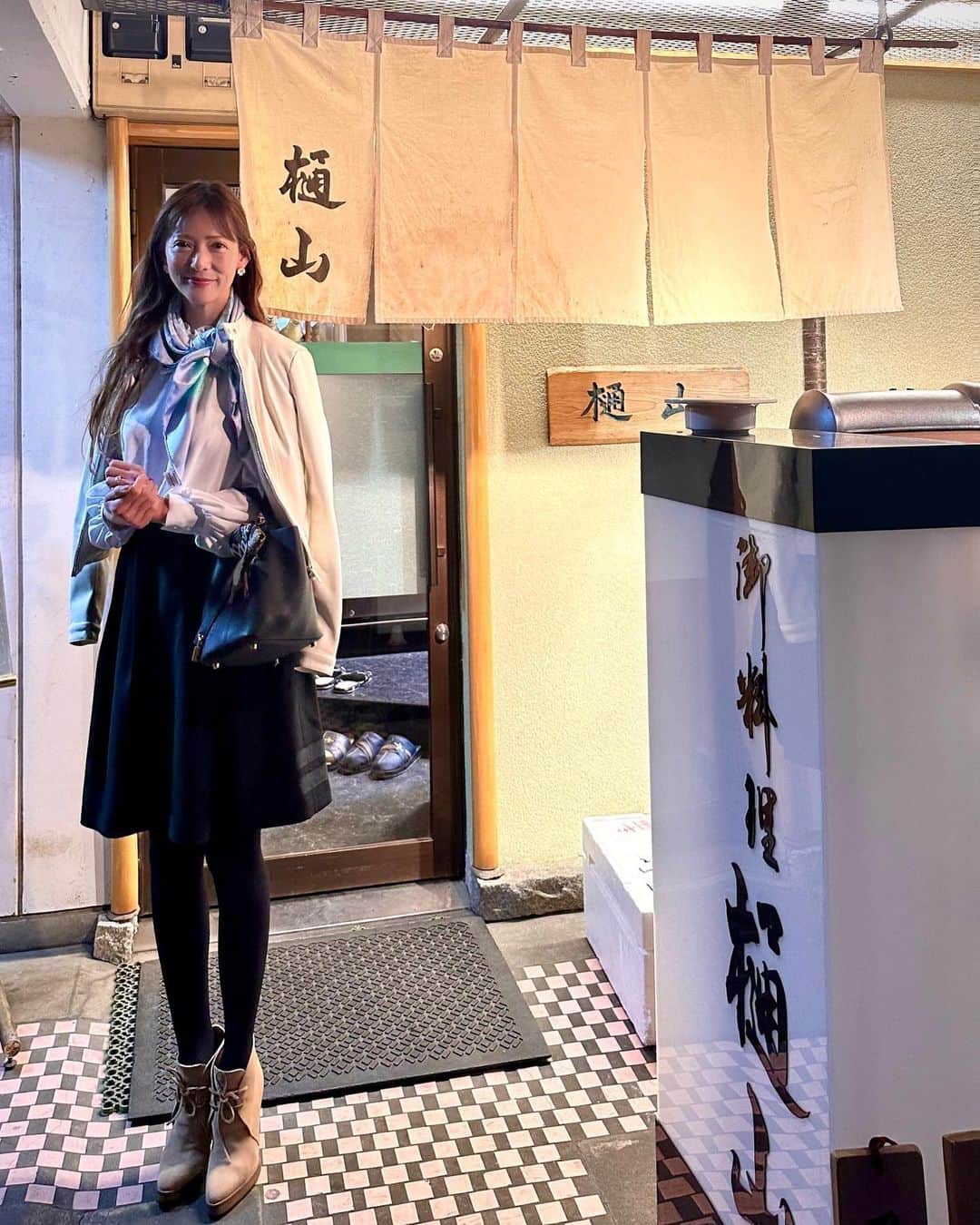 箕輪玖美さんのインスタグラム写真 - (箕輪玖美Instagram)「樋山🍽 ・ ・ 噂に聞いていた埼玉の予約困難店にお誘い頂きました😊 ・ ・ 旬の花山椒や筍からスタート♪ こんなに大量な花山椒は見た事無い😍 ・ ・ メインはまさかの月の輪グマ😱 ジビエは苦手で普段は頂きませんが、折角なのでチャレンジ… 臭みが全くなくゼラチン質の多い不思議な食感でした✨ ・ ・ 蟹づくしは来年 人気の松茸づくしは再来年… 予約して来ちゃいました♪ 次回の訪問も楽しみ😊  #樋山 #新鮮素材 #花山椒 #旬の食材 #和食 #予約困難店 #埼玉グルメ #instagourmet #食いしん坊 #美味しいもの好きな人と繋がりたい #アラフィフ女子 #箕輪玖美」4月9日 7時35分 - kumi.111