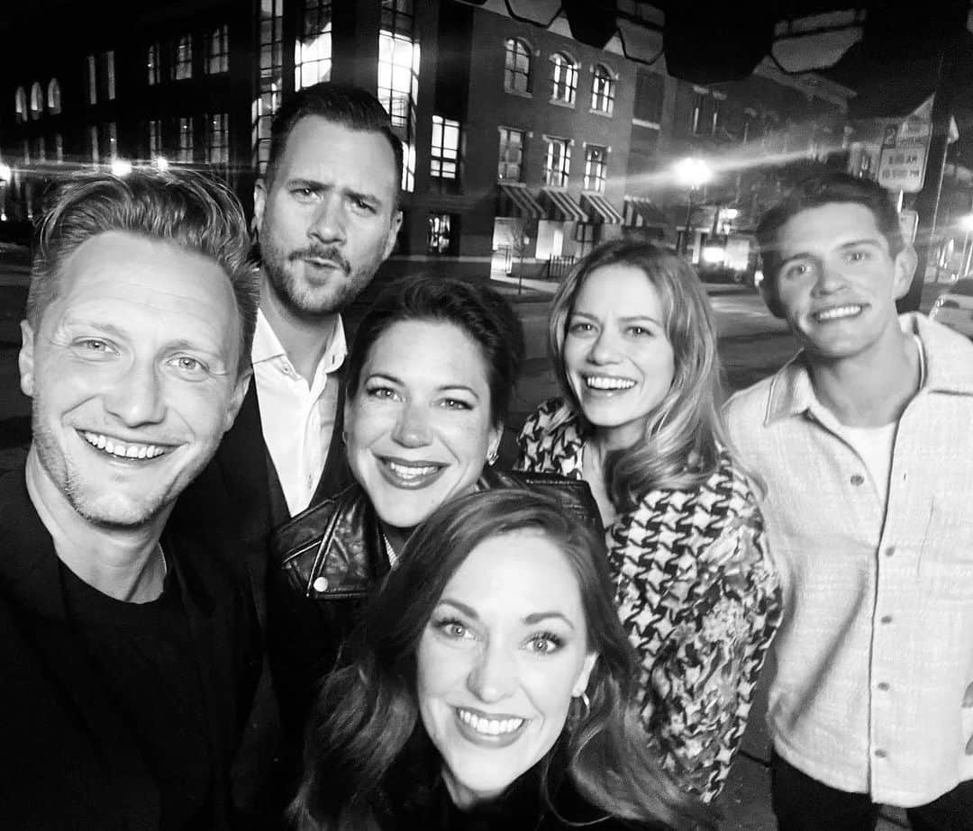 ローラ・オスのインスタグラム：「T’was the week of the birthdays and all through the land, all the creatures were happy and parties were grand! 🎉🎉🎉 @nathanjohnsonny @joylenz @daviddyerpdx #AllisonDyer」