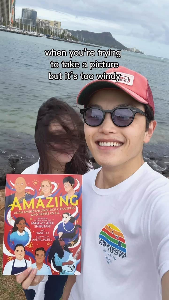 アレックス・シブタニのインスタグラム：「“Your mission, should you choose to accept it is to take a book promo photo in gusting winds.”   #authorsofinstagram #newbook #bookstagram #amazingaapi #shibsibs」