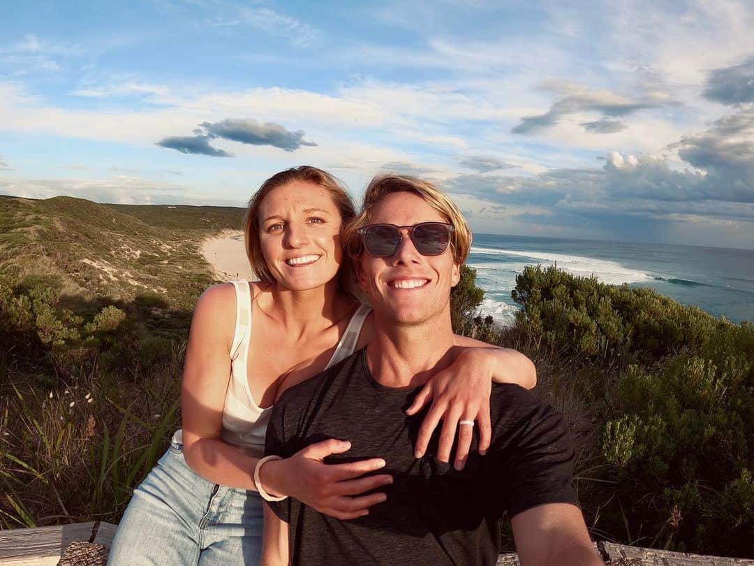 レイキー・ピーターソンのインスタグラム：「Happy Easter everyone! God is good and he is risen. 🤍 So lucky and thankful to live this beautiful life.  1 Peter 1:3」