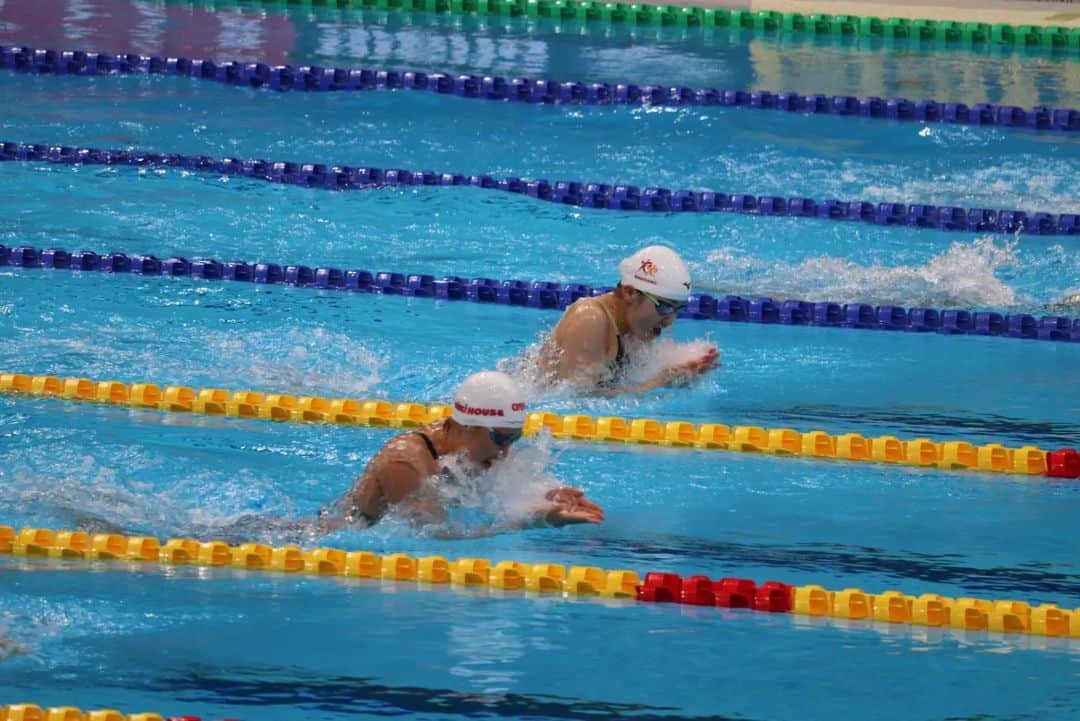 鈴木聡美のインスタグラム：「この歳になっても 50m平泳ぎでベスト更新・優勝出来たのは 本当に嬉しいです！ ㊗️✨🥇🏆✨  たくさんの応援ありがとうございました！ #日本選手権水泳競技大会」
