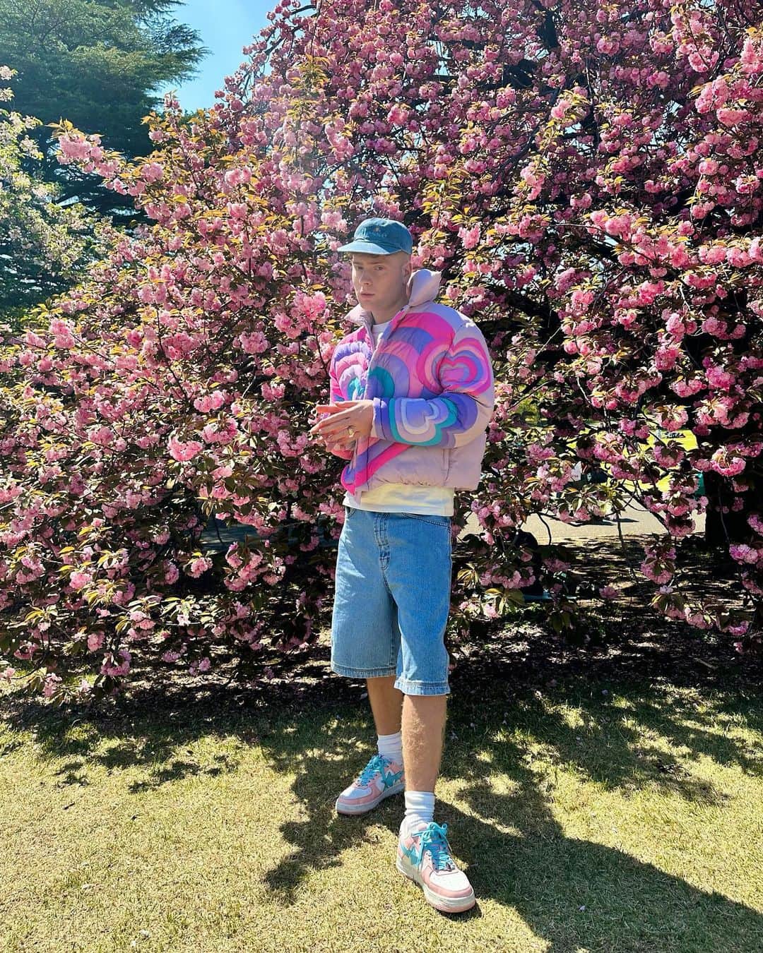 レオ・マンデラのインスタグラム：「it was a sunny sunday in shibuya 🌸」