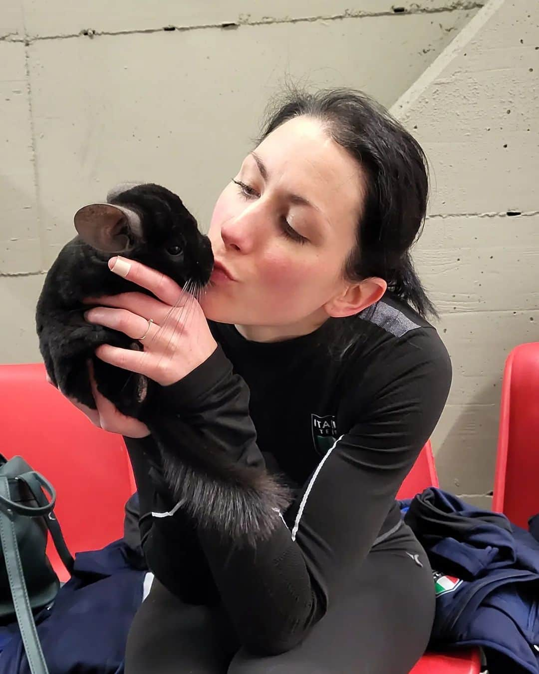 シャルレーヌ・ギニャールさんのインスタグラム写真 - (シャルレーヌ・ギニャールInstagram)「Last practice of the season 🥳🥳🥳 With our little Molly of course 😍 Now --> World Team Trophy and vacation !!!  #isufigureskating #isu #icedance #fiammeazzurre #poliziapenitenziaria #fisg4passion #conisocial #coni #italiateam🇮🇹  #guignardfabbri #jacksonultima #worldteamtrophy2023 #wtt #tokyo #lastpractice」4月9日 18時08分 - charleneguignard