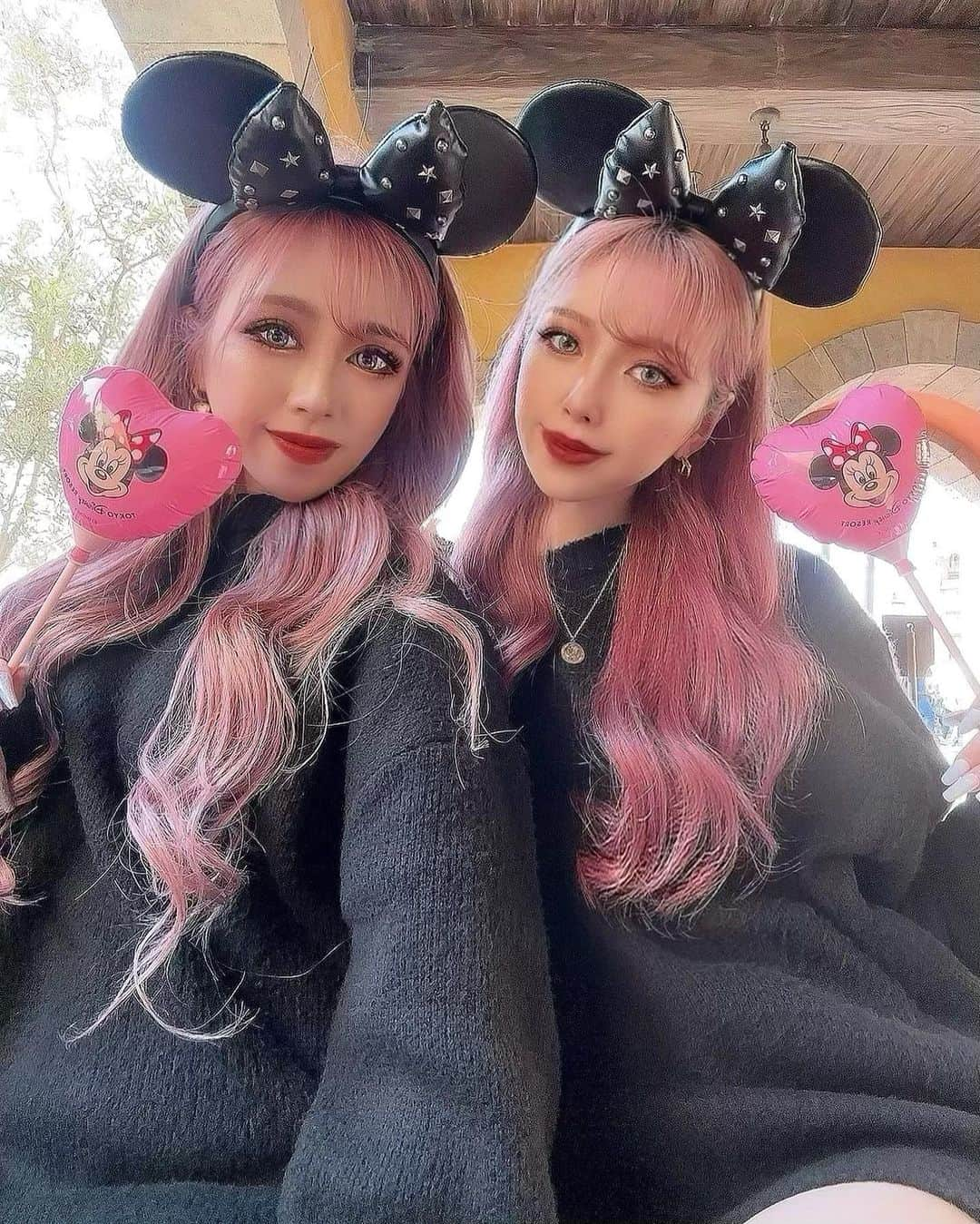 yui kimuraのインスタグラム：「だいすきなしおぴとdisney🪞✨ かみのけの色まで双子👩🏼🫶🏼💕💕💕」