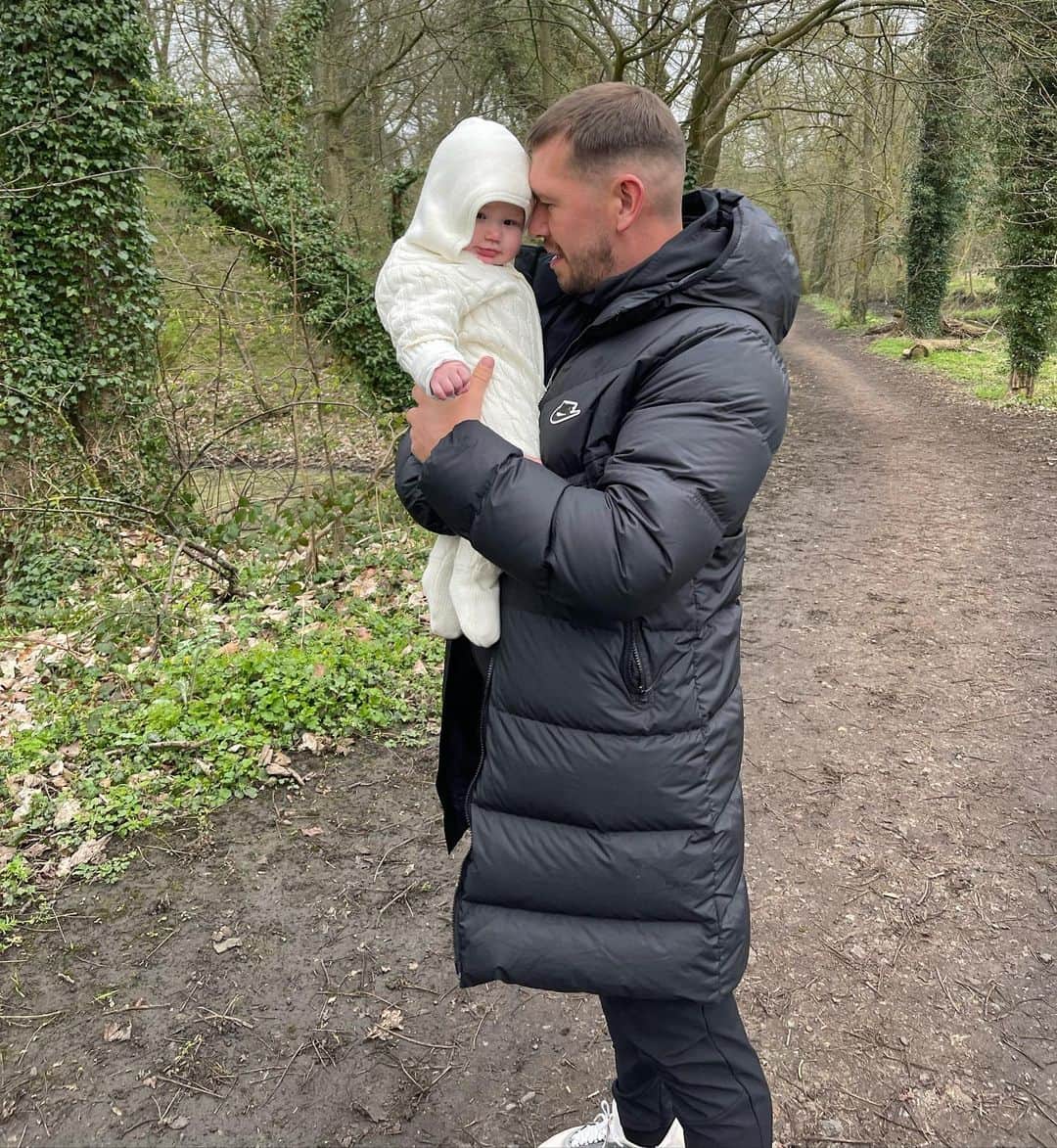 Aka SCUBA CHARLOTTEさんのインスタグラム写真 - (Aka SCUBA CHARLOTTEInstagram)「Easter Sunday walks 🐣 happy Easter everyone! Hope your all having the best weekend whatever you all may be doing ❤️」4月9日 18時24分 - charlottegshore