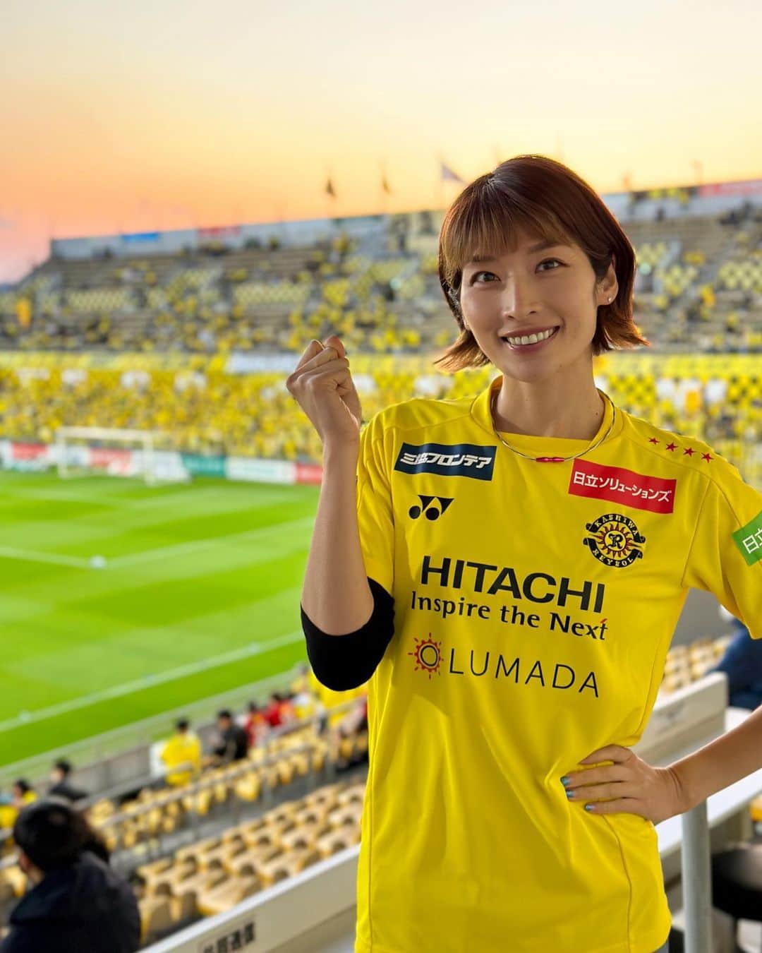 西谷綾子のインスタグラム：「🟡⚫️ 柏レイソルvs鹿島アントラーズ 19時kickoff⚽️ さぁー、全力で応援するぞー🔥🔥🔥  勝利してみんなで喜び合いたい！！！」