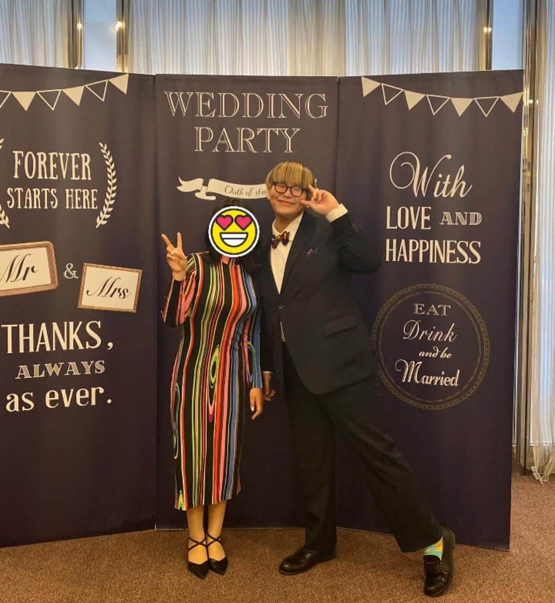 ぴぐもんのインスタグラム：「Sister's wedding❤️💙💛💚🧡  #1枚目は２個上の姉。頭良い。1番の出来た子 #2枚目５個上の姉、結婚おめ。旦那関西弁ごりごりのしぬほど良い奴。姉よろしく。」