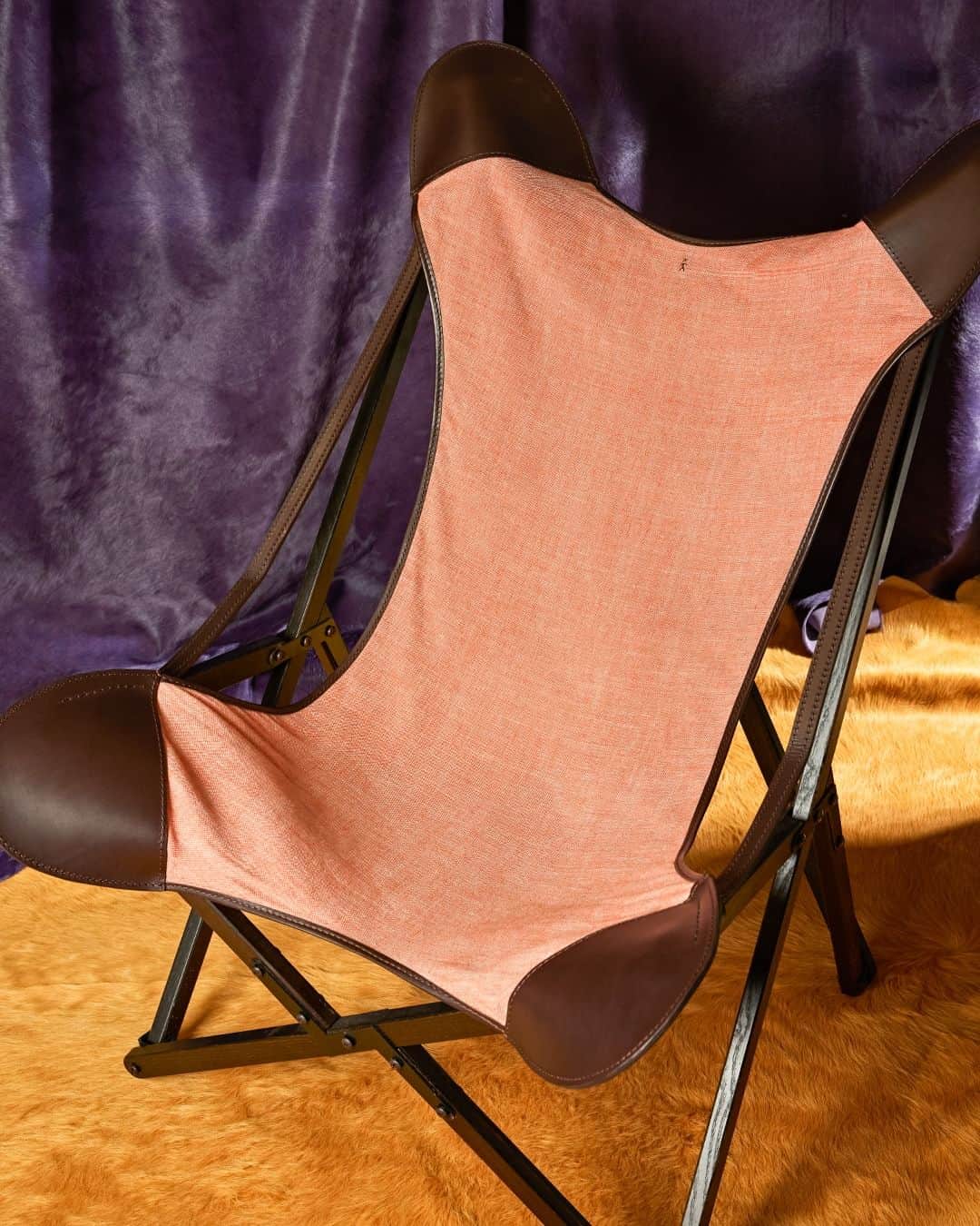エンリーベグリンのインスタグラム：「Canvas Folding chair with leather trim and stainless steel frames.  Find out more new furniture items at shop.henrybeguelin.it  #HenryBeguelin  #HenryBeguelinLiving」
