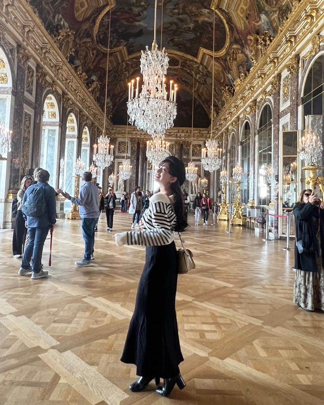 HANAさんのインスタグラム写真 - (HANAInstagram)「ヴェルサイユ宮殿🏰 鏡の間が綺麗すぎて言葉失った、、🪞 ちなみに帰りのツアーバスに置いていかれたwww  #ヴェルサイユ宮殿 #Palace of Versailles」4月9日 18時37分 - hana_6499