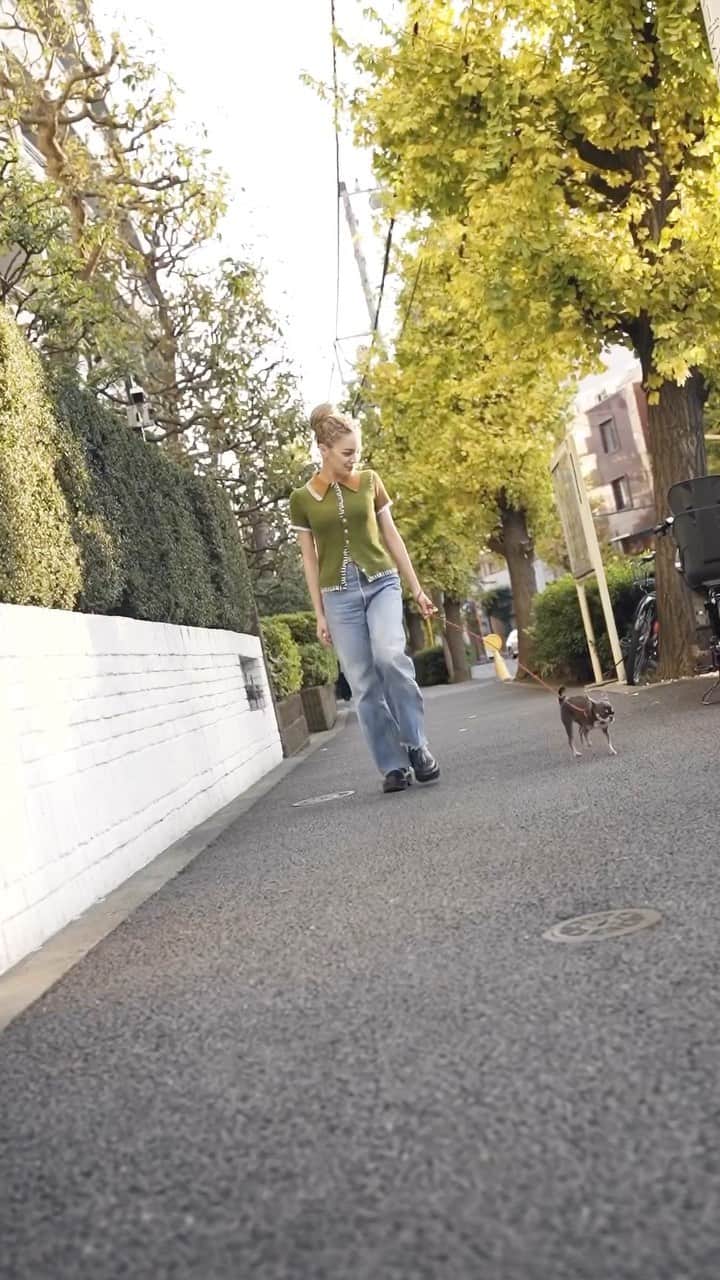 ステファニーのインスタグラム：「🫶🌬🫧 以前紹介した事のあるラポリスの中でも特にお気に入りなのが、モイスチャライジングハンドサニタイザー。 仕事柄外出する機会も多いので消毒しなければいけないこともあるけど、香料やアルコールが強いのは気になるという私にはぴったり！ 保湿もできて、ベタつきにくいところもうれしいです。 全身使えるホイップウォッシュと合わせて、やさしくハンドケアしています♡。 #love #skincare #lapolis #handcare #ハンドケア #ラポリス」