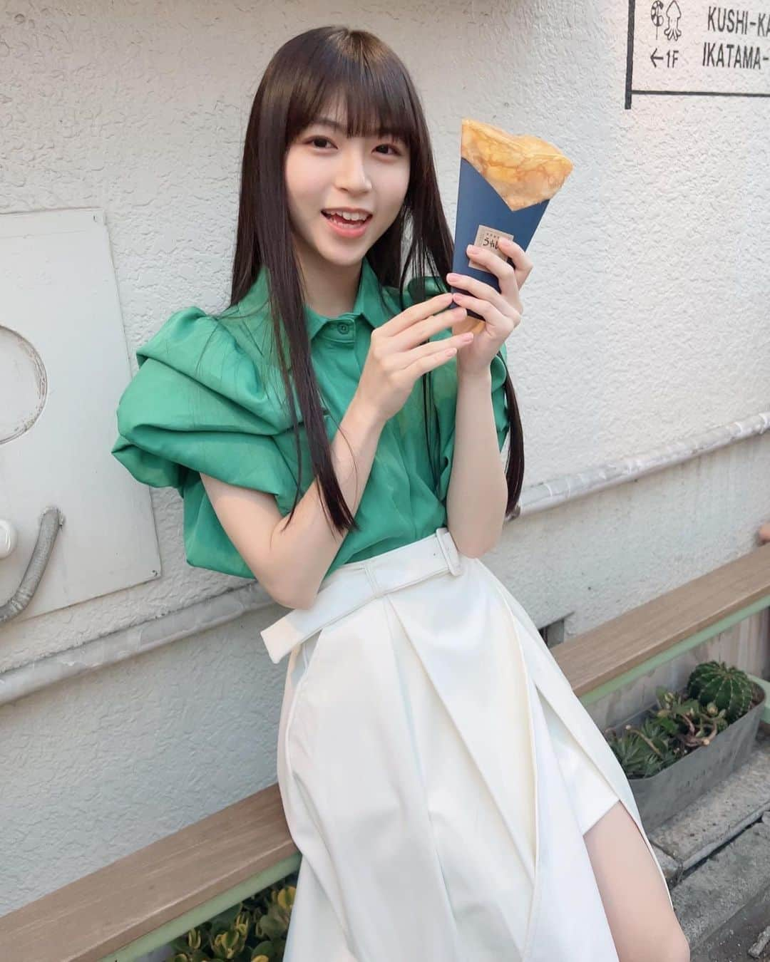 大里菜桜さんのインスタグラム写真 - (大里菜桜Instagram)「クレープを食べました😋 他にももちろん食べました、、 でも今日はまるでクレープだけを食べたかのように装いたいと思います💦  #クレープ#美味しい#食いしん坊 #大里菜桜」4月9日 18時46分 - naooosato