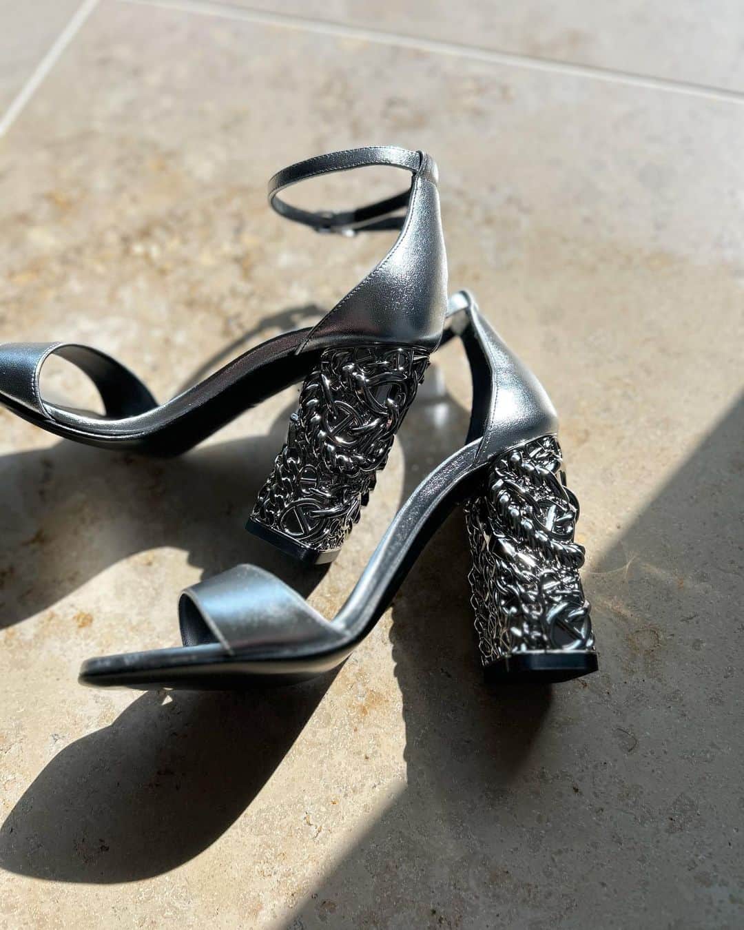 冨張愛のインスタグラム：「Chaine d'Ancre🖤🤍」