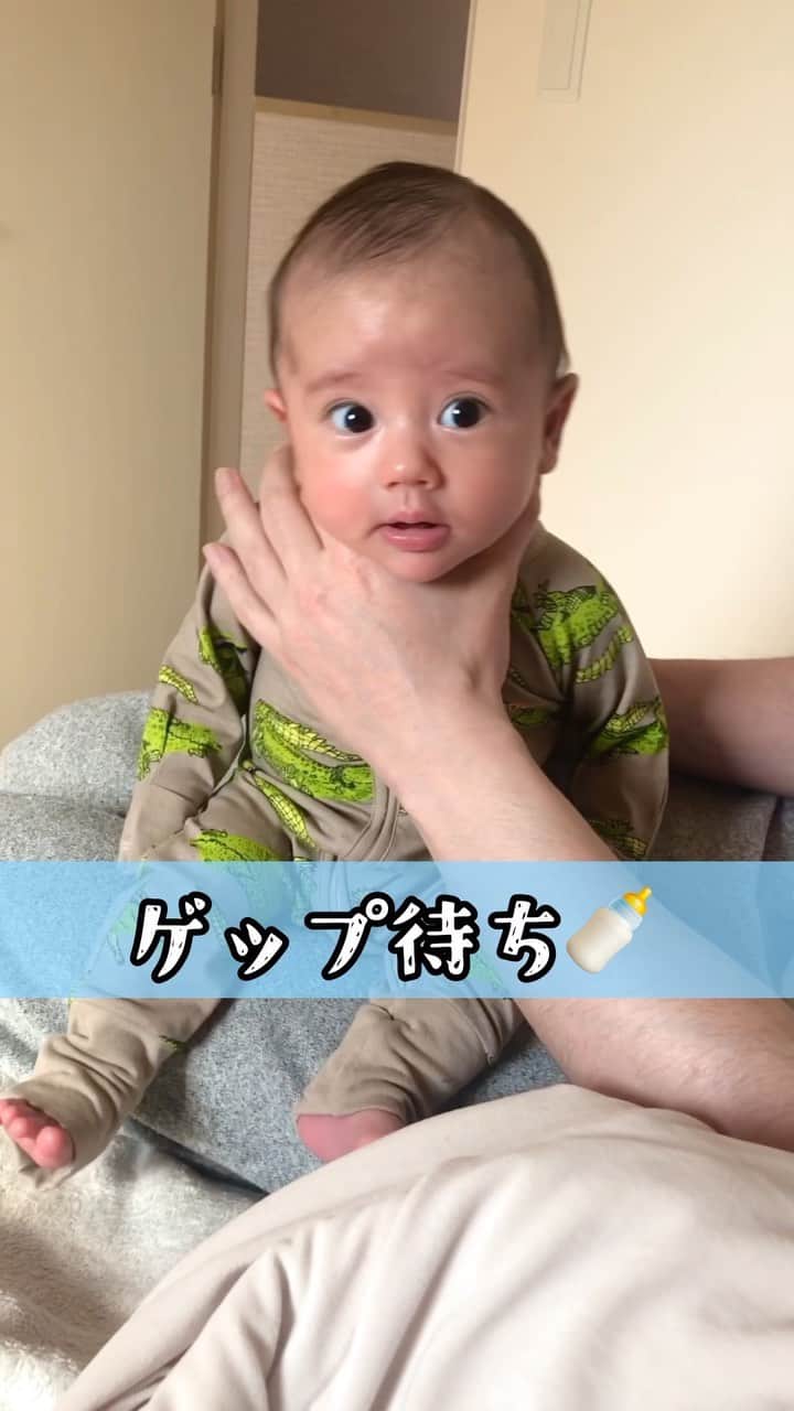 舟橋菜々のインスタグラム：「カエルがいました🐸笑  朝からお腹がいっぱいになってご機嫌なモチ蔵さんと、朝から弟が可愛くてしかたないルカ丸お姉ちゃん🌞❤️ #baby#babyboy#justbaby#kids#sister#brother#morning#happy#smile#love#赤ちゃん#赤ちゃんのいる暮らし#生後3ヶ月#姉弟#育児#子育て#ベビフル#ママリ」
