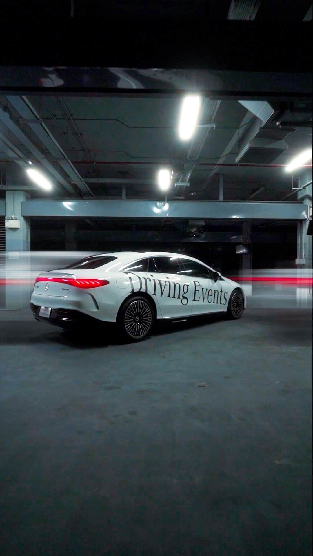 のインスタグラム：「EQS 500 4MATIC AMG Premium สุดยอดนวัตกรรมแห่งยานยนต์ไฟฟ้าเต็มรูปแบบ ที่ผสมผสานเทคโนโลยีล้ำสมัยและที่สุดแห่งดีไซน์ กับเส้นสายการออกแบบภายใต้แนวคิด Sensual Purity ทำให้โดดเด่นในทุกองศาการขับเคลื่อน  *อุปกรณ์บางส่วนในภาพอาจแตกต่างจากที่จำหน่ายจริง โปรดตรวจสอบรายการอุปกรณ์ของรถยนต์แต่ละรุ่นที่ผู้จำหน่ายฯ อย่างเป็นทางการทั่วประเทศ​​  #EQS #MercedesBenz #MercedesBenzThailand」