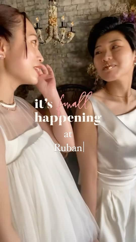 Ruban Weddingのインスタグラム：「Rubanでのご結婚式やウェディング撮影の魅力は、 ⁡ ①常識にとらわれず本質を追求し、NOルールであること ②お二人の魅力を引き出すクリエイターが揃っていること ③本物かつ上質なインテリアや空間コーディネート ⁡ 大きく分けてこの3つではないでしょうか。 ⁡ 「これが普通だからこうした方がいい」 そんな野暮なご提案は致しません。 ⁡ 結婚式なんて別にしたいわけじゃないし、こだわりも無い、、。 ⁡ そう考える方にこそ、 Rubanに身を委ねていただきたいなと思います。 ⁡ ⁡ ♒︎♒︎♒︎♒︎♒︎♒︎♒︎♒︎♒︎♒︎♒︎♒︎♒︎♒︎♒︎♒︎♒︎♒︎♒︎♒︎♒︎♒︎♒︎♒︎♒︎♒︎♒︎♒︎♒︎♒︎♒︎♒︎♒︎♒︎♒︎♒︎ ⁡ 香川県高松市でパートナーシップ宣誓制度が認められてから早2年。 ⁡ そしてついに、2023/4/1本日から、香川県全域でもこの制度が認められました。 全自治体での導入は、香川県が全国初となります。 ⁡ これまでリュバンでは、LGBTQ+と呼ばれる方のウェディングのお手伝いを何度かさせて頂きました。 ⁡ しかし、まだまだ世間には認知されていない事も多く、 「家族の理解が得られない」 「友人たちや職場に報告するのは怖い」 そんな風に悩むカップルもたくさんいます。 ⁡ そこで、私たちは公式にセクシャルマイノリティの方でも安心して撮影出来るプランをご用意する事にしました。 ⁡ 私たちがLGBTQ +の当事者の方のためのプランを作るのは、更なる差別に繋がるのではないか、と躊躇った事もありました。 ⁡ ですが、私たちに出来るのはそれを当たり前にするという事。 ⁡ なぜなら、大切な人に出会い、心を通わせ、家族になる事は 奇跡であり、それ自体が特別なことだから。 ⁡ 私たちは世の中の人たち全員が祝福される権利を持ち、当たり前に家族になれる世界を ウェディングを通して実現したいと思っています。 ⁡ 詳しいプラン内容はHPの下部にございますblogにてご覧下さいませ。 ⁡ ⁡ ♒︎♒︎♒︎♒︎♒︎♒︎♒︎♒︎♒︎♒︎♒︎♒︎♒︎♒︎♒︎♒︎♒︎♒︎♒︎♒︎♒︎♒︎♒︎♒︎♒︎♒︎♒︎♒︎♒︎♒︎♒︎♒︎♒︎♒︎♒︎♒︎ ご見学のご予約は @rubanwedding プロフィールページの URLからどうぞ！ ⁡ ウェディングフェアーのご予約は WEBサイトorお電話にて🌿 📞087-873-2292 DMからのご質問もお受けしております！ ⁡ お気軽にご相談下さいませ！ リュバン- Open 10:00-19:00 香川県高松市香西北町181-1  ⁡ #rubanwedding#ruban#リュバン#アンティーク#花嫁#プレ花嫁#香川県のプレ花嫁さんと繋がりたい#デザートビュッフェ#高松結婚式場#chainonwedding #marry#marry花嫁#高松市#フォトウェディング#香川花嫁#高松花嫁#四国花嫁#ウェルカムパーティー #lgbtqwedding #lgbtwedding #セクシャルマイノリティ #パートナーシップ宣誓 #パートナーシップ宣誓制度 #レインボーパレード#lgbtpride #ジェンダー平等#ジェンダー平等を実現しよう #トランスジェンダー#lgbtq🌈」