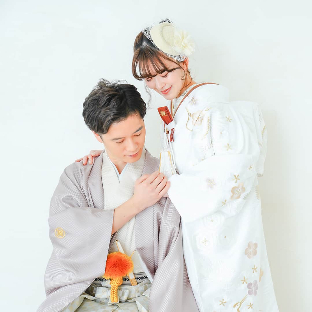 CLAIREのインスタグラム：「シンプルな背景も人気です🕊  #クレールブライダルスタジオ #フォトウェディング #結婚式準備 #プレ花嫁 #卒花嫁 #和装ヘア #和装前撮り #前撮り #写真で結婚式 #白無垢 #着物 #ウェディングドレス #結婚写真 #結婚準備 #日本中のプレ花嫁さんと繋がりたい#ウエディングフォト #フォトウエディング #2023春婚 #2023夏婚」