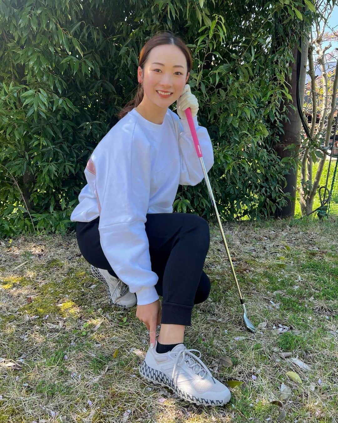 松田鈴英のインスタグラム：「adidasとmarimekkoとのコラボシューズ😍 スパイクレスなので私は練習場で履いています！凄く履き心地もよく最高です！  @adidasgolf」