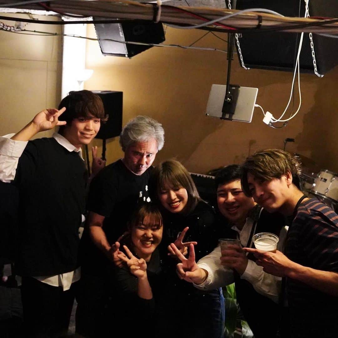 原あやのさんのインスタグラム写真 - (原あやのInstagram)「#20230408 バースデーパーティ🎂2  だいすきな仲間たち！  ありがとう☺︎  .  #シンガーソングライター#アコギ#ギター#musican#singersongwriter#音楽#邦ロック女子#anime#アニメ好き#ビール#ビール女子#フィルム#film#ウルフカット#ショートカット#燕女子#高身長女子#japanesegirl#instagood」4月9日 19時15分 - ayano_hara_69