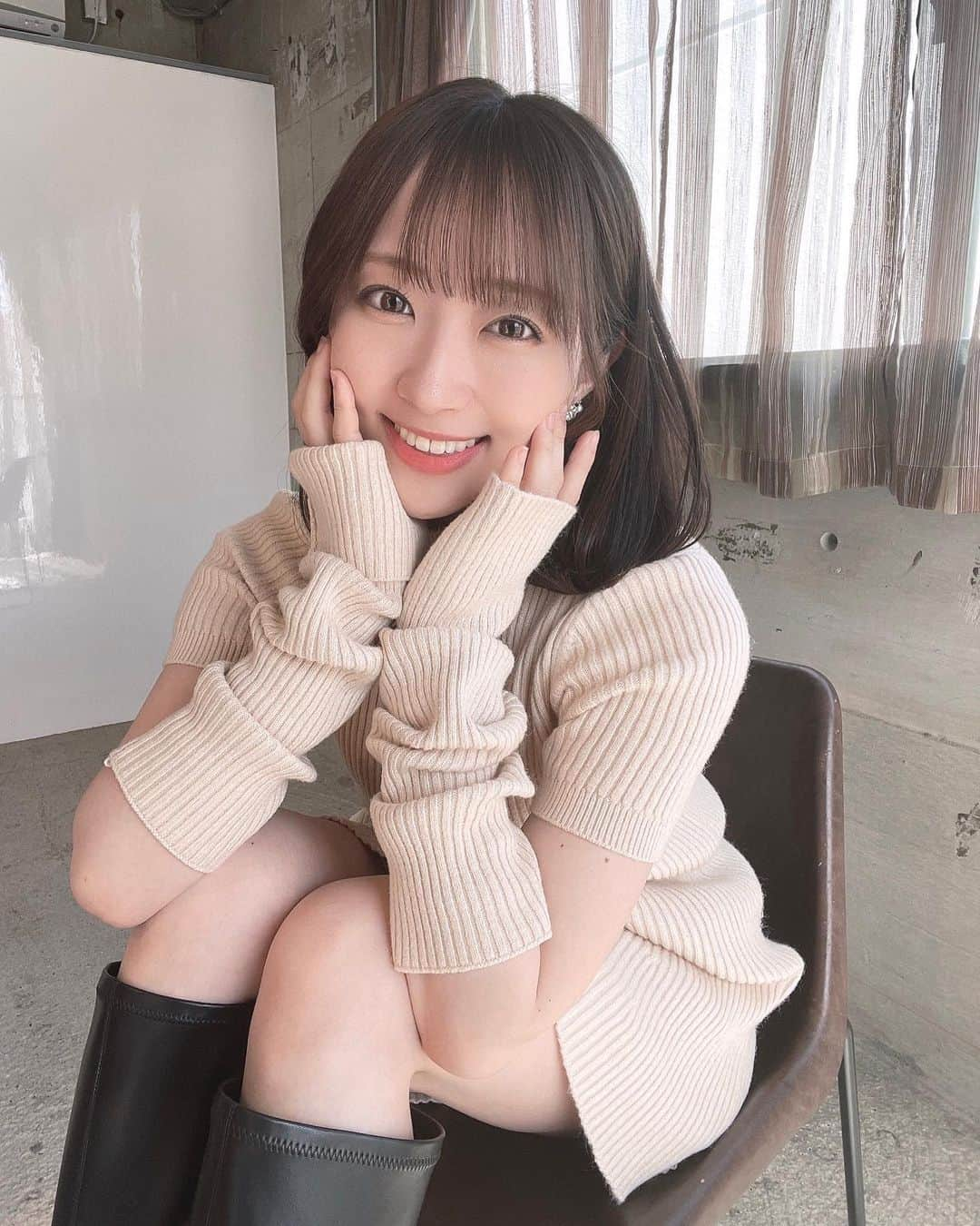 小島まゆみのインスタグラム：「. 今日の私服はアームウォーマーのニットでした🌷  どうでしょう〜〜！！  4/22(日)けやき坂撮影会 5/5(金祝)プレミアム撮影会  と楽しいイベントが続きます🫶  いつも会いに来てくださる皆さん、ありがとう🥺  詳しくはプロフィールのHPからご確認ください♩  #japanesegirl #japaneseidol #instagood #自拍 #模特 #偶像 #正妹 #日本的偶像 #小島まゆみ」