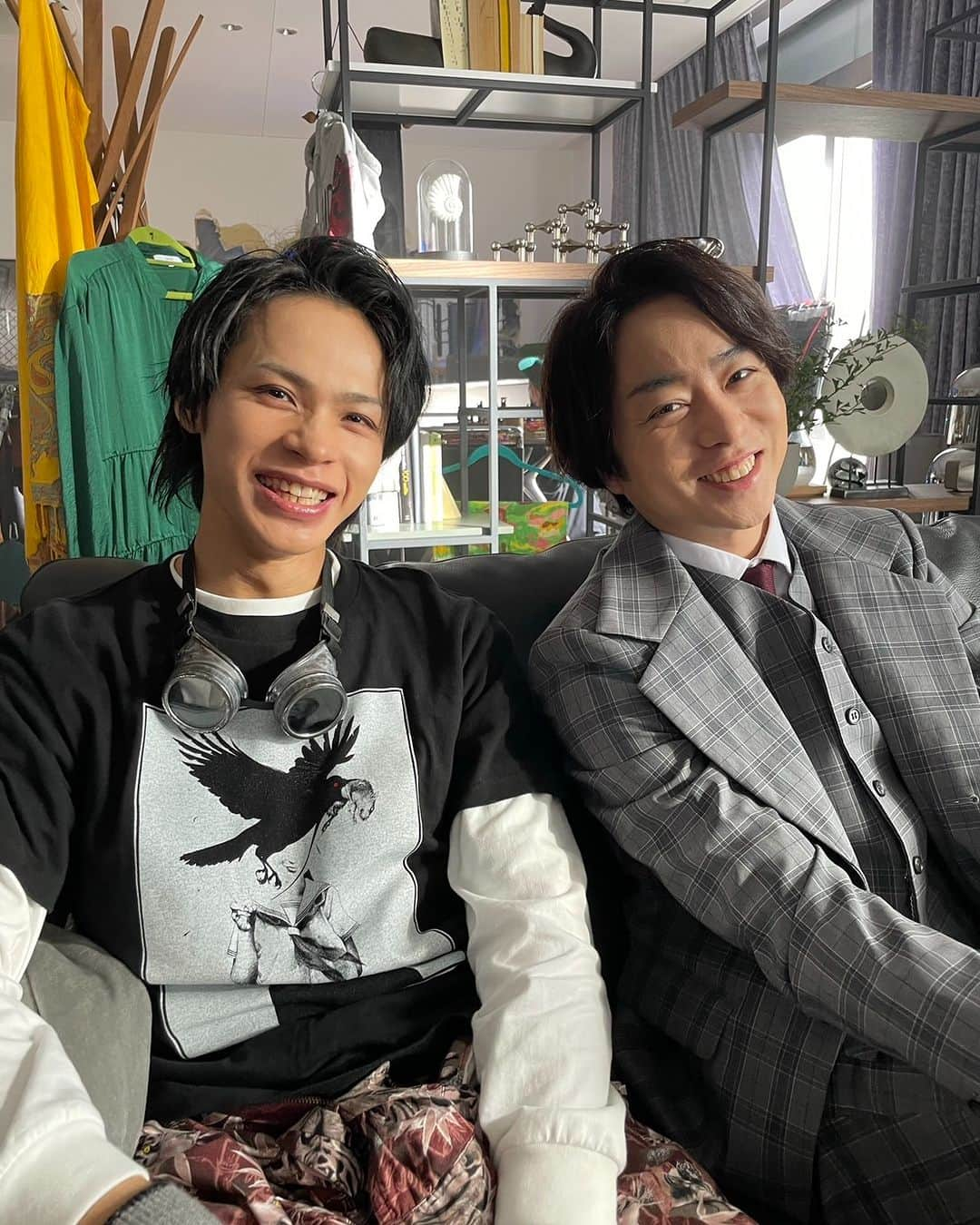 ネメシスさんのインスタグラム写真 - (ネメシスInstagram)「〘 #ネメシスオフショット 〙 #櫻井翔 さん、#上田竜也 さんのオフショットを公開📷  #師弟ツーショット #劇中での2人の掛け合いもお楽しみに🥰  #映画ネメシス 大ヒット上映中」4月9日 19時20分 - nemesis_ntv_