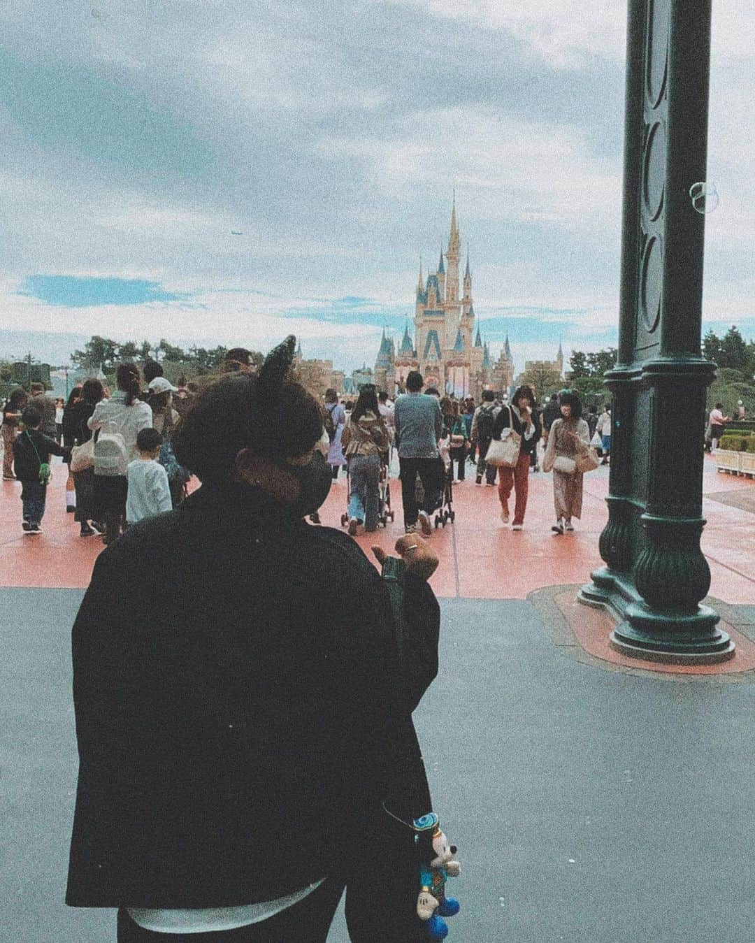 みっきーさんのインスタグラム写真 - (みっきーInstagram)「TokyoDisneyland  シャボン玉がすごかったお昼のワールドバザール🫧  #tokyodisneyresort #tokyodisneyland #disney #disneyland #東京ディズニーランド #東京ディズニーリゾート #ワールドバザール #ディズニーポートレート」4月9日 19時21分 - mikkichannel