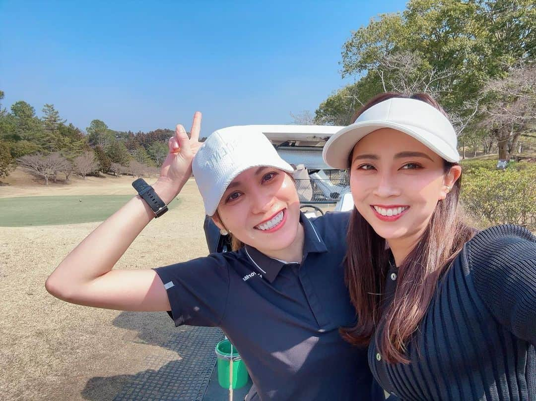 Mai Yamadaのインスタグラム：「いつぞやのゴルフ🏌️‍♀️ そろそろ花粉も弱まってきたし、ゴルフ行きたし。  この日はみちゃんと白帽子🤍黒トップス被り🖤  #ゴルフ#ゴルフ女子#ゴルフ初心者#ゴルフスイング#ゴルフコーデ#ゴルフウェア#ゴルフ好きな人と繋がりたい #ゴルフ場 #golf#golfgirls#golfswing#golfbeginner#golfwear#golfstagram#golflife #フリーアナウンサー #アナウンサー #山田真以」