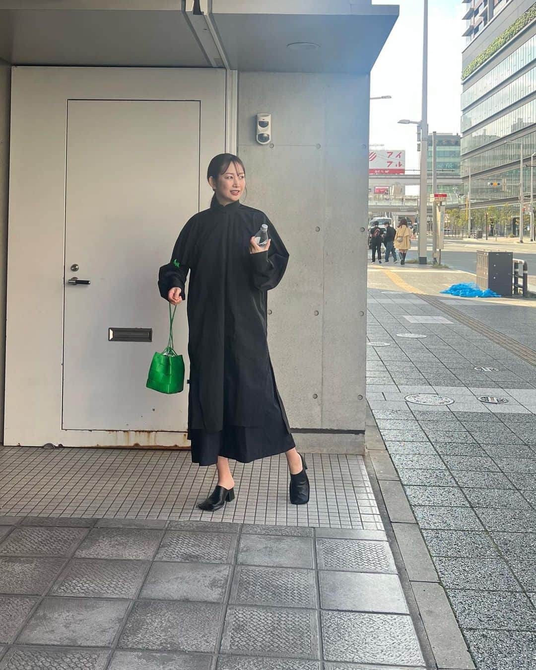 中上真亜子さんのインスタグラム写真 - (中上真亜子Instagram)「今日の @rkb_nichitada の私服✌️ 髪は たびちゃん🐼そして昨日の私服🍣  メタリカ好きのスタッフさんたちと あきらくんがめちゃくちゃ喜んでくれたよw☺️かっこいいなあ #目線はずすの好きだな」4月9日 19時24分 - maako_nakagami