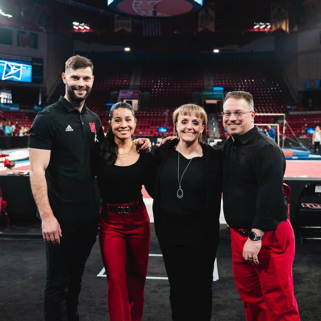 マリッサ・キングのインスタグラム：「What a first season at Nebraska!! Incredibly proud of the goals we achieved this year. To be alongside Oleksii in our NCAA coaching journey has meant everything. Heather and Brain THANK YOU for this opportunity ❤️ This is just the beginning. Go Big Red!  Thank you @charlotte.gottfried for capturing these moments 😘 #huskers #nebraskagymnastics #gbr #ncaagymnastics #ncaagym #collegegymnastics #collegegym #season #memories #greatnesstakestime」