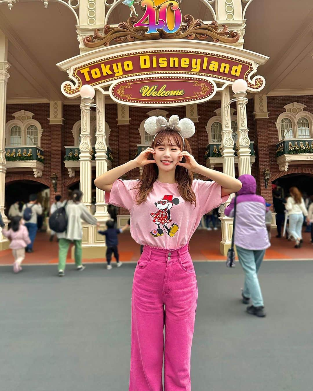 Sarraさんのインスタグラム写真 - (SarraInstagram)「Tokyo Disney Land 40th Anniversary 2023🐭🤍🤍🤍 . . . . #ディズニー#ディズニーランド#ディズニーコーデ#ディズニーシー#ディズニーフード#ディズニーグッズ#ディズニーランド40周年#ディズニーカチューシャ#ディズニー好きな人と繋がりたい#シンデレラ城#ミニーコーデ#ミニー#ミニーマウス#東京ディズニーランド#東京ディズニーシー#東京ディズニーリゾート#ピンクコーデ#uniqlo#disney#disneyland#disneysea#tokyodisneyland#tokyodisneysea#tokyodisneyresort#cinderellacastle#minnie#minniemouse#disneyworld#disneygram#disneyootd」4月9日 10時43分 - sarra31247