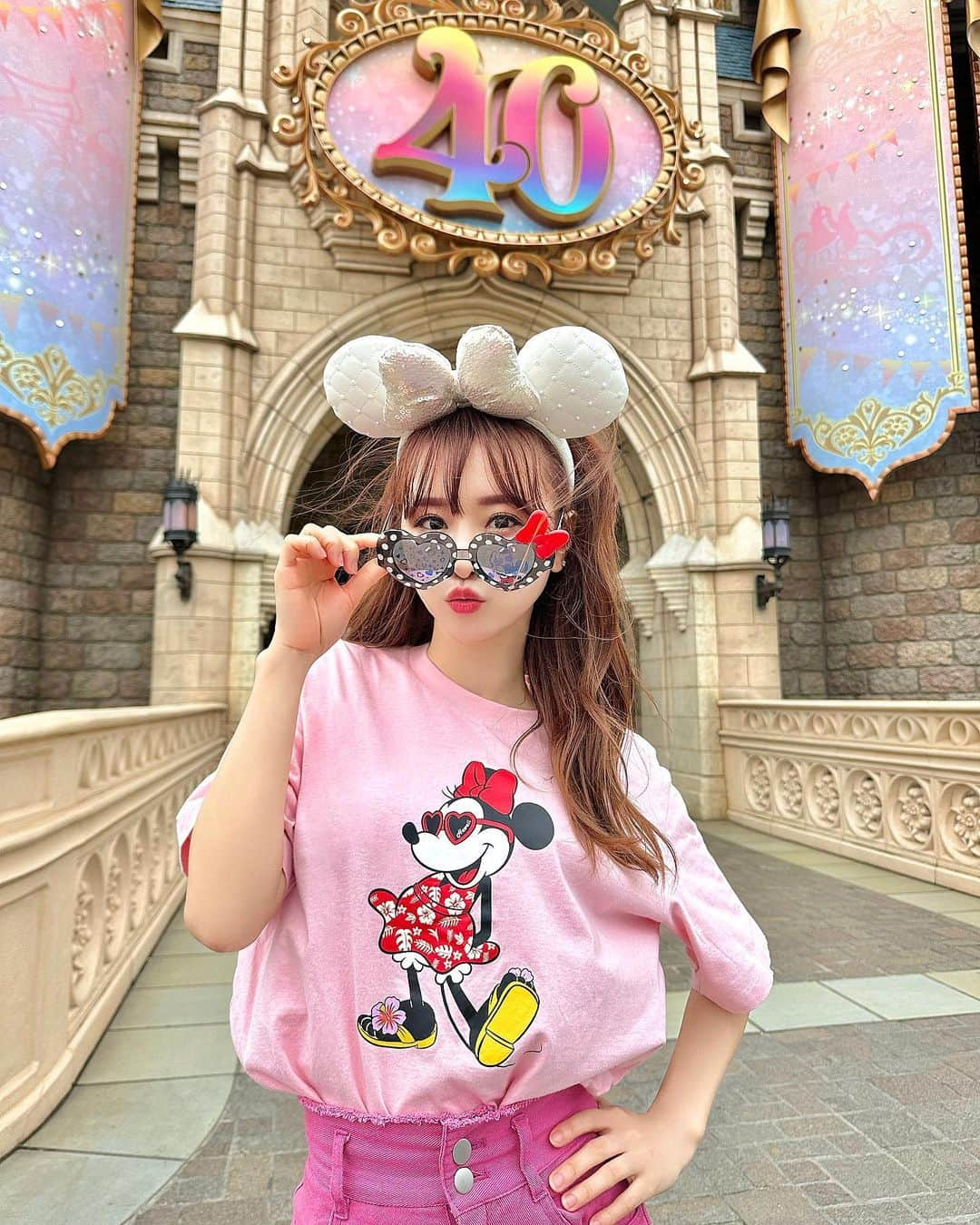 Sarraさんのインスタグラム写真 - (SarraInstagram)「Tokyo Disney Land 40th Anniversary 2023🐭🤍🤍🤍 . . . . #ディズニー#ディズニーランド#ディズニーコーデ#ディズニーシー#ディズニーフード#ディズニーグッズ#ディズニーランド40周年#ディズニーカチューシャ#ディズニー好きな人と繋がりたい#シンデレラ城#ミニーコーデ#ミニー#ミニーマウス#東京ディズニーランド#東京ディズニーシー#東京ディズニーリゾート#ピンクコーデ#uniqlo#disney#disneyland#disneysea#tokyodisneyland#tokyodisneysea#tokyodisneyresort#cinderellacastle#minnie#minniemouse#disneyworld#disneygram#disneyootd」4月9日 10時43分 - sarra31247