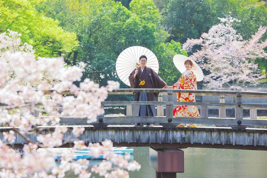 Decollte Wedding Photographyのインスタグラム：「| NARA 浮見堂 |  photo / @an.deco.ph  makeup & hair / @noriko.m.deco.hm   . . +THE START+ . .  ■ DE&Co.海外窗口 http://hn.d-weddingphoto.com/  #残したい結婚写真 #2023wedding #good_portraits_world #プレ花嫁 #結婚式前撮り #weddingdress #ロケーション前撮り #ig_wedding #ウェディングフォト #ウェディングカメラマン #ウェディングフォトグラファー #生きる写真 #前撮り奈良 #日本旅遊 #撮る結婚式 #婚紗攝影 #日本旅拍 #2023春婚 #デコルテフォト」