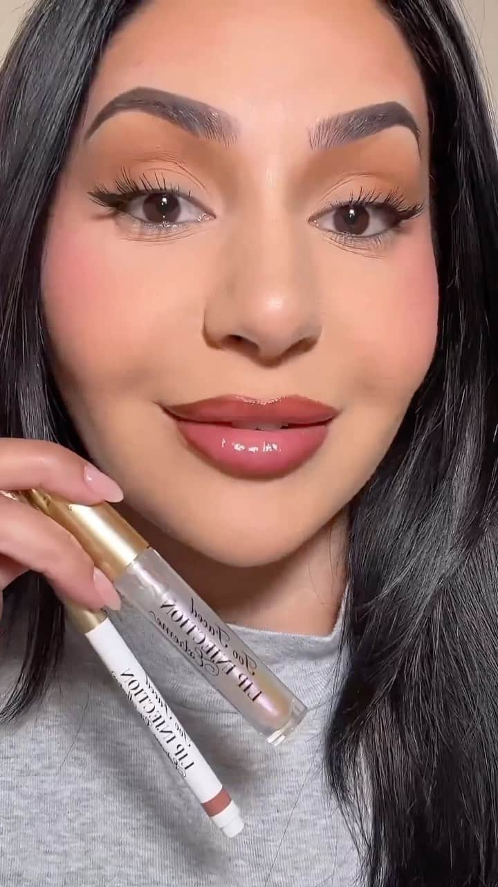 Too Facedのインスタグラム：「GORG 😍💋 #regram @makeupbybrooktiffany Get this “Plump Lip Look” using the new @toofaced Lip Injection Extreme Lip Shaper in the shade “In Big Truffle”. Topping the lip off with the Lip Injection Extreme Lip Plumper 💉👄 Available at @ultabeauty #toofaced #tfcrueltyfree #toofacedlipinjection」