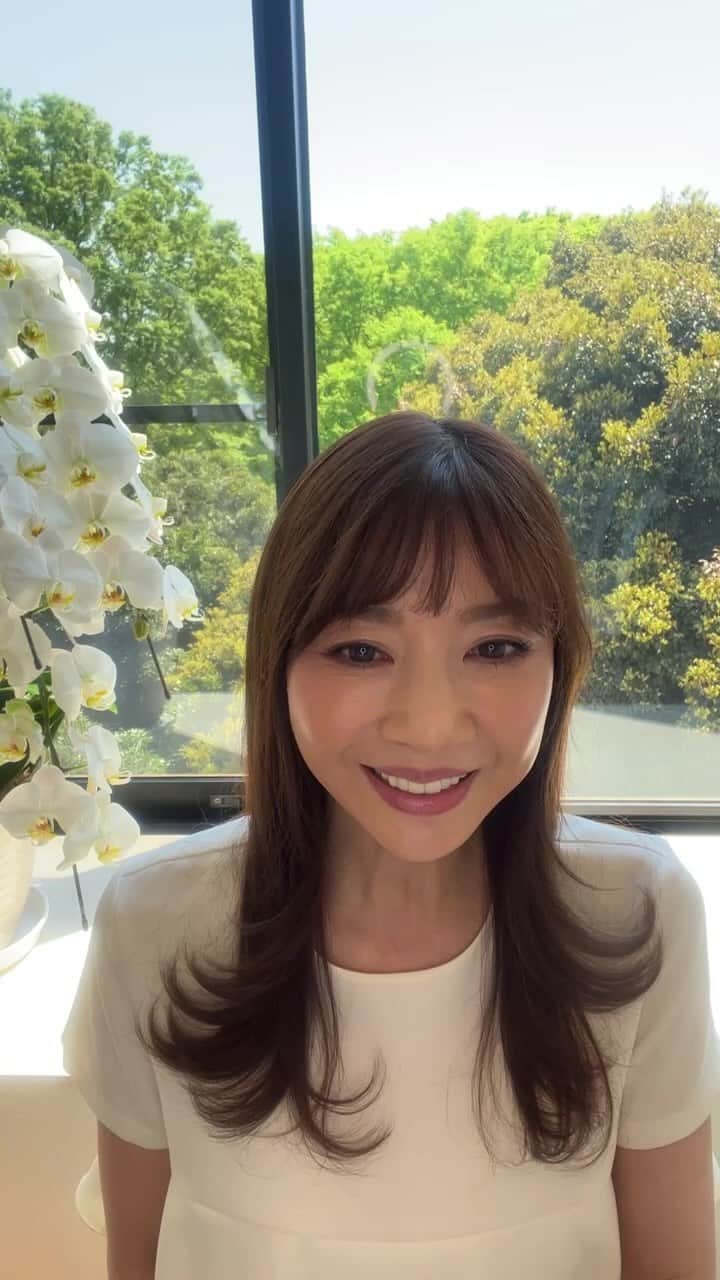 のインスタグラム：「今日も日曜日ライブ ありがとうございました😊  🌷楽しいコメント 🍀勉強になるコメントで 情報や時間を共有させて 頂けるって 幸せなことです💐💐💐  清潔感のお話しから、、なぜ腸活をしているか？などのお話しさせて頂きました。  #今日も温かいコメント #ありがとうございます #ftcbeauty #君島十和子 #腸活 #腸内環境 #水分補給 #運動」