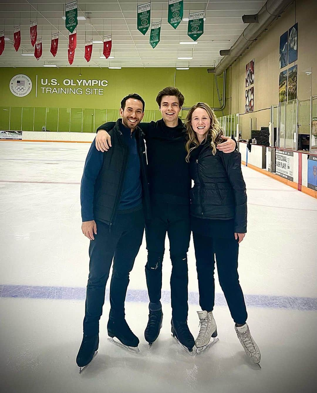 ヤロスラフ・パニオットのインスタグラム：「Big thanks to @ben_agosto and @khill_co for choreographing my new long program “The show must go on” . . . #choreography #newprogram #newmusic #figureskating #iceskating」