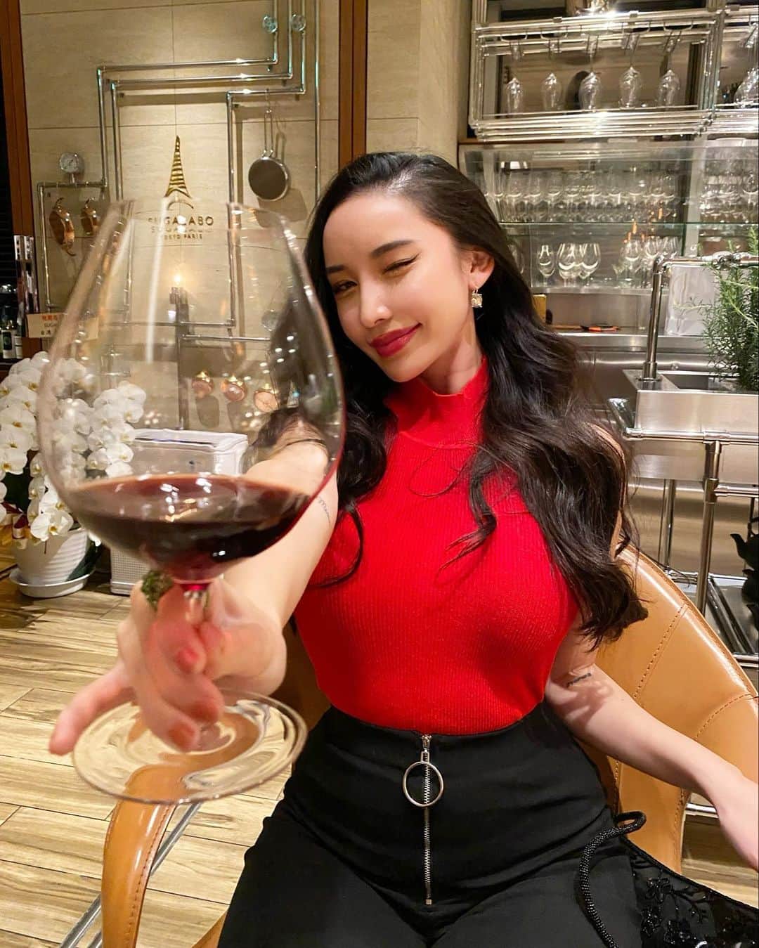 葉月のインスタグラム：「ご縁があって @sugalabov へ😌🍷 美味しくてほっぺた落ちました😋💕  #お上品な下品 #次の予約1年先」