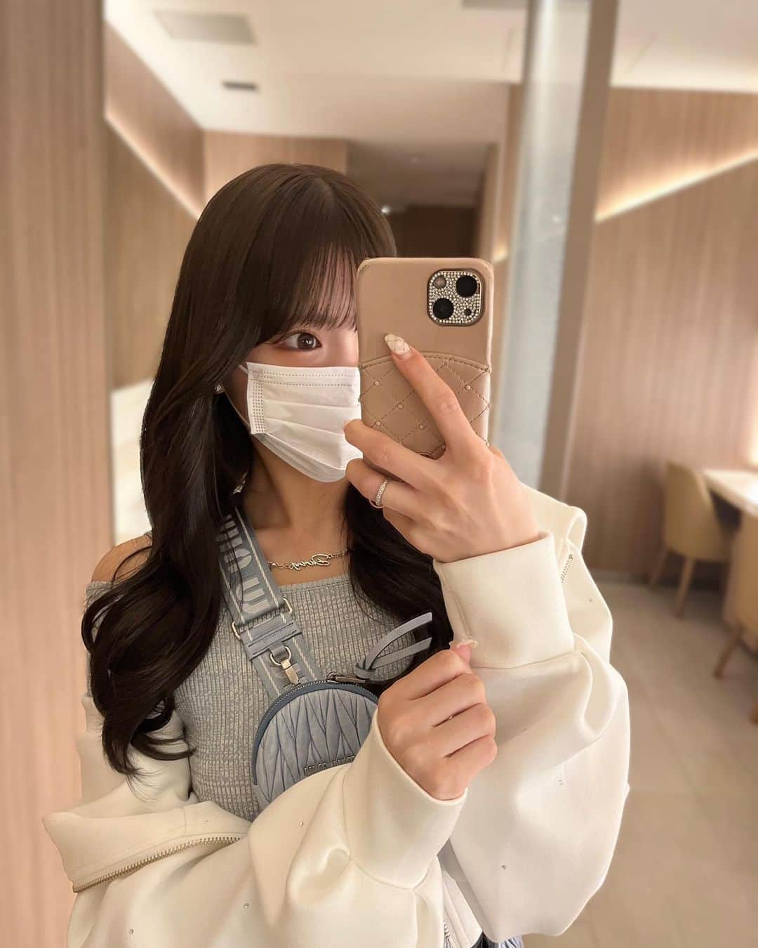 森平莉子のインスタグラム：「🤍🤍   #darich   #rosemuse   #miumiu」
