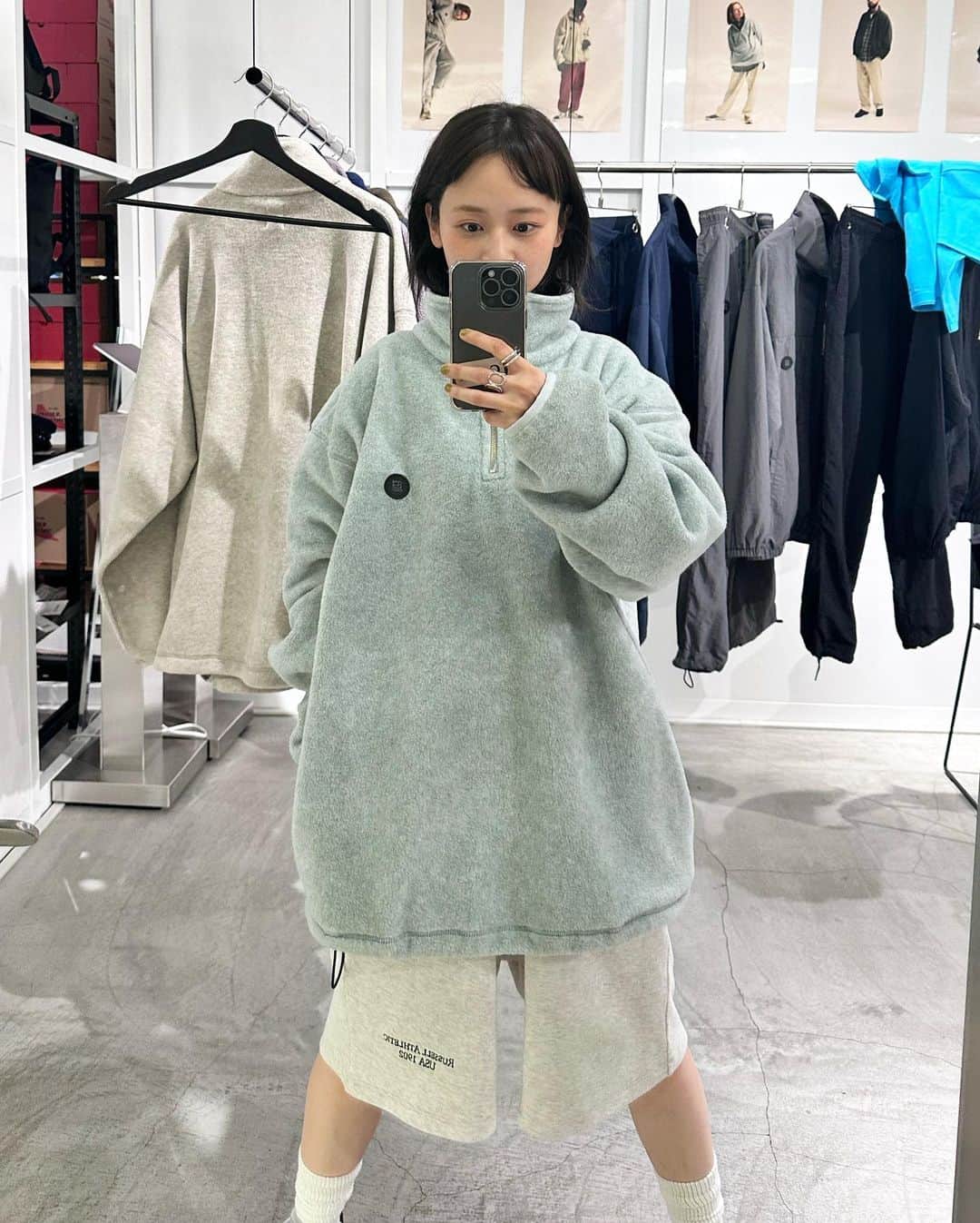 三戸なつめのインスタグラム：「わたしが関西にいた時にアルバイトしてた時の店長おざわさんのブランド👏  @nnbf_official のポップアップに行きましたー🦭🌸 19.20歳くらいの時にとってもお世話になって、わたしの恋バナを聞かせまくり、相談しまくってた店長おざわさん👨🏻‍🦱笑 古着好きのおざわさんが作ったお洋服全部ツボで、試着しまくってどうですかどうですか？聞きまくり、爆買いして帰りました🌈 全部メンズサイズだけど、女子が着てもめっかわだよ☺️ 古着好きな人は是非ともチェックしてほしいです🦭 渋谷PARCO5Fでポップアップもしてて今日までだからお近くの方遊びに行ってよねん〜🫰  #mito_natsume」