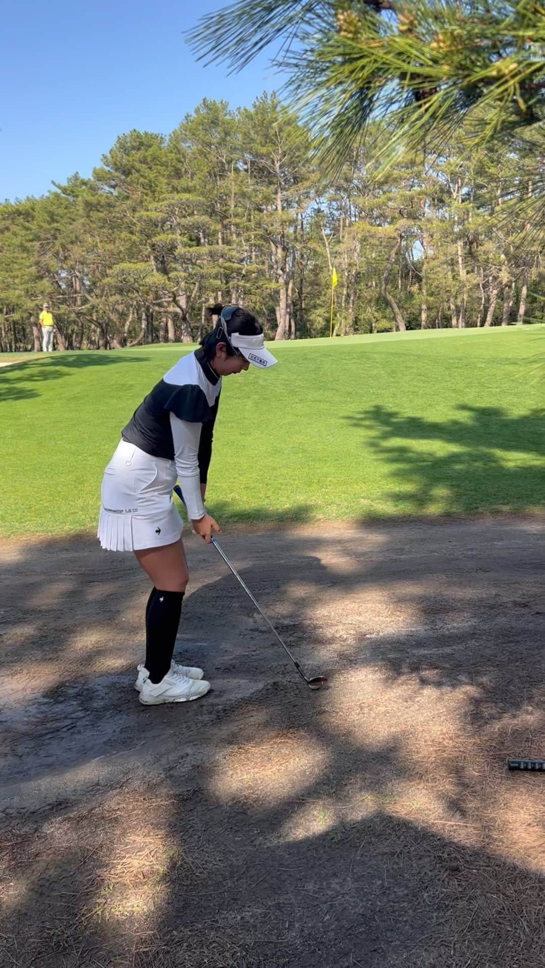 のインスタグラム：「. 👍👍👍 #golf #golfswing #ゴルフスイング #あやゴル #골프  #골프스윙  #golfstagram  #golfer #ゴルフ #ゴルフ女子 #ゴルフスイング #ゴルフスイング動画 #スイング動画 #ゴルファー #女子ゴルファー #ゴルフ練習 #あやゴル #ゴルフ場 #골프  #デサントゴルフ #ルコックゴルフ  #ゴルフウェア #ゴルフコーデ  #アプローチ」