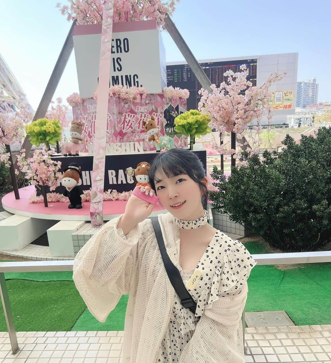 服部彩香さんのインスタグラム写真 - (服部彩香Instagram)「桜花賞🌸🌸🌸 頑張れ10Rセイウンハーデス🥹🙏 . #セイウンハーデス #桜花賞 #阪神競馬場 #競馬 #ウマジョ #競馬女子」4月9日 12時20分 - ayasyan1112