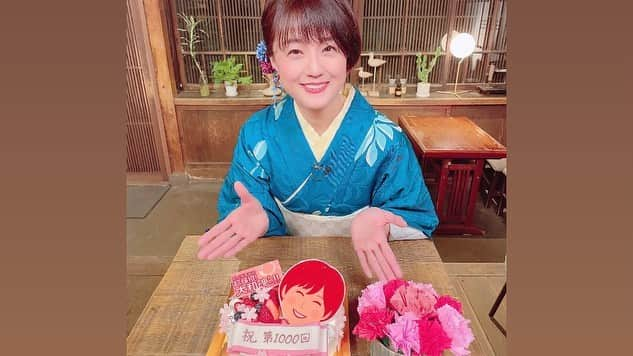 美郷あきさんのインスタグラム写真 - (美郷あきInstagram)「. 大好きなかかずゆみちゃんの番組 「かかずゆみの超輝け！やまと魂！！」 第1000回SP㊗️ https://www.onsen.ag/program/kakazu ↑こちらからよろしくお願いします！ そんなとてもおめでたい回に 儀武ゆう子さんと一緒にゲスト出演させていただきました🎉 ありがとうございます。  なんと今回は動画ありです👀 素敵なスタッフの皆さまに囲まれながら 素敵な佇まいのお店 #古民家カフェ蓮月 さんにて 雰囲気抜群な収録にお邪魔させていただきました✨ ぜひお聴き&ご覧くださいませ👘  ※4/11(火)お昼頃までの配信です  ゆみちゃんとリスナーの皆さまとの深い絆に感動しました🥹 続けることってすごいなって💐 続けたからこそ初めてわかることありますね。。 簡単ではないかもしれないけど 私も、可能な限り続けることをしようと真似しよう思います。笑  ゆみちゃん、いつもありがとう。 ずっと尊敬しています💖 2000回目指してがんばってください☺️  私、また最多ゲスト更新できますように…なんて…笑  あらためて1000回おめでとうございます👏  #かかずゆみ さん #儀武ゆう子 さん #美郷あき #音泉  #ラジオ #動画 #1000回 #おめでとうございます #お祝い #感謝 #着物 #kimono #折り紙 #カーネーション」4月9日 12時25分 - misatoaki