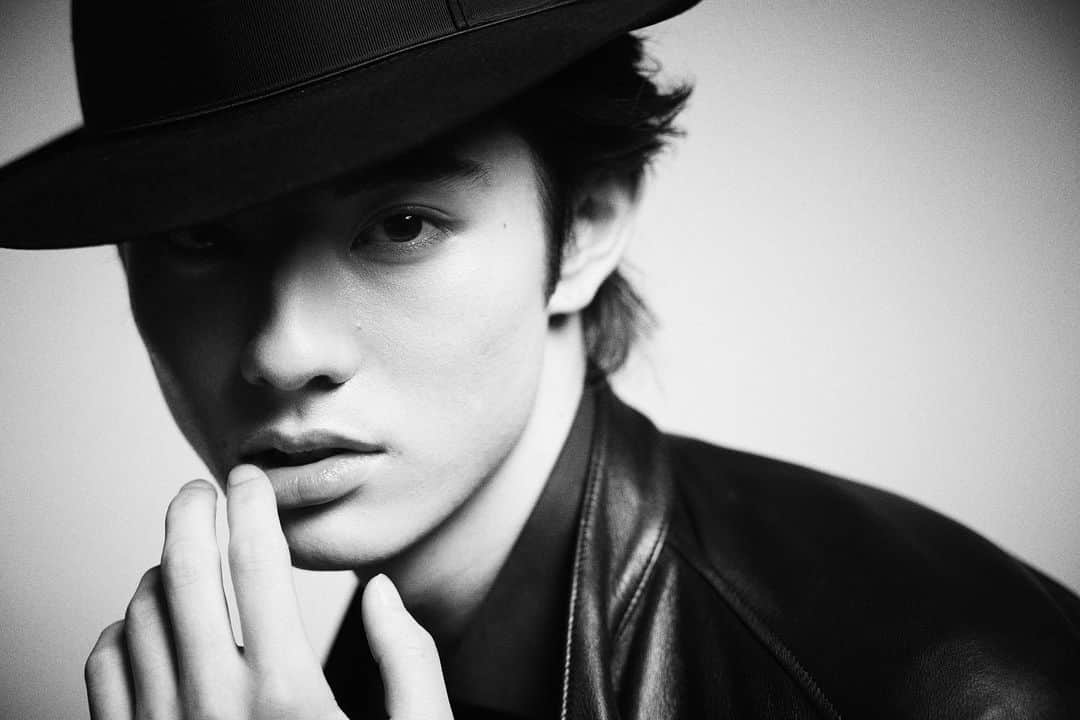 月刊EXILEのインスタグラム：「EXILE TRIBE MAGAZINEを更新📸  EXILE TRIBE MAGAZINEにて、4月12日より放送がスタートするドラマ『わたしのお嫁くん』に出演する前田拳太郎のインタビューを公開✨ドラマ出演への感想や役どころ、現場の雰囲気などについても語ったインタビューをお届けします📝  #EXILETRIBEMAGAZINE #前田拳太郎 #わたしのお嫁くん」