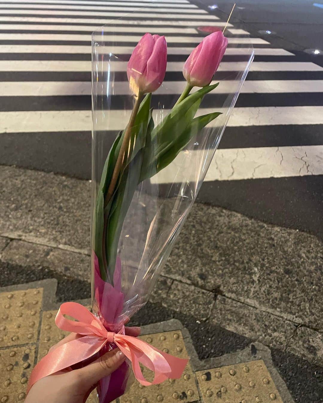 染野有来さんのインスタグラム写真 - (染野有来Instagram)「最近、お花をいただくことが続いて、 お部屋にいつもかわいいお花がいます💐 기쁘다☺︎」4月9日 12時37分 - yura_someno