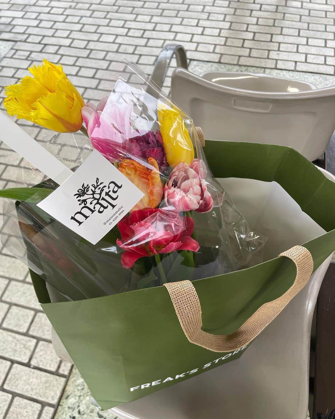 染野有来さんのインスタグラム写真 - (染野有来Instagram)「最近、お花をいただくことが続いて、 お部屋にいつもかわいいお花がいます💐 기쁘다☺︎」4月9日 12時37分 - yura_someno