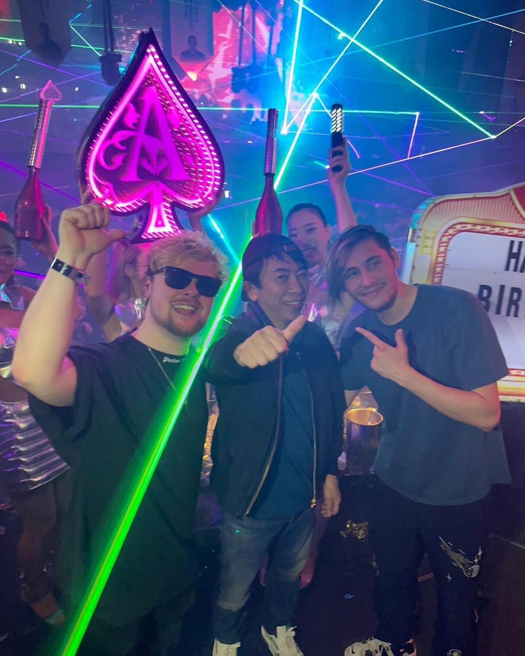 のインスタグラム：「SUB SUBZEROPROJECT in OCTAGON !六本木！ ちゃんと前回プレゼントしたサングラスしてた！ ナイスな二人組！ 次のSIAMで会おうということになった！  #octagon #seloctagon #subzeroproject #maxmatsuura」