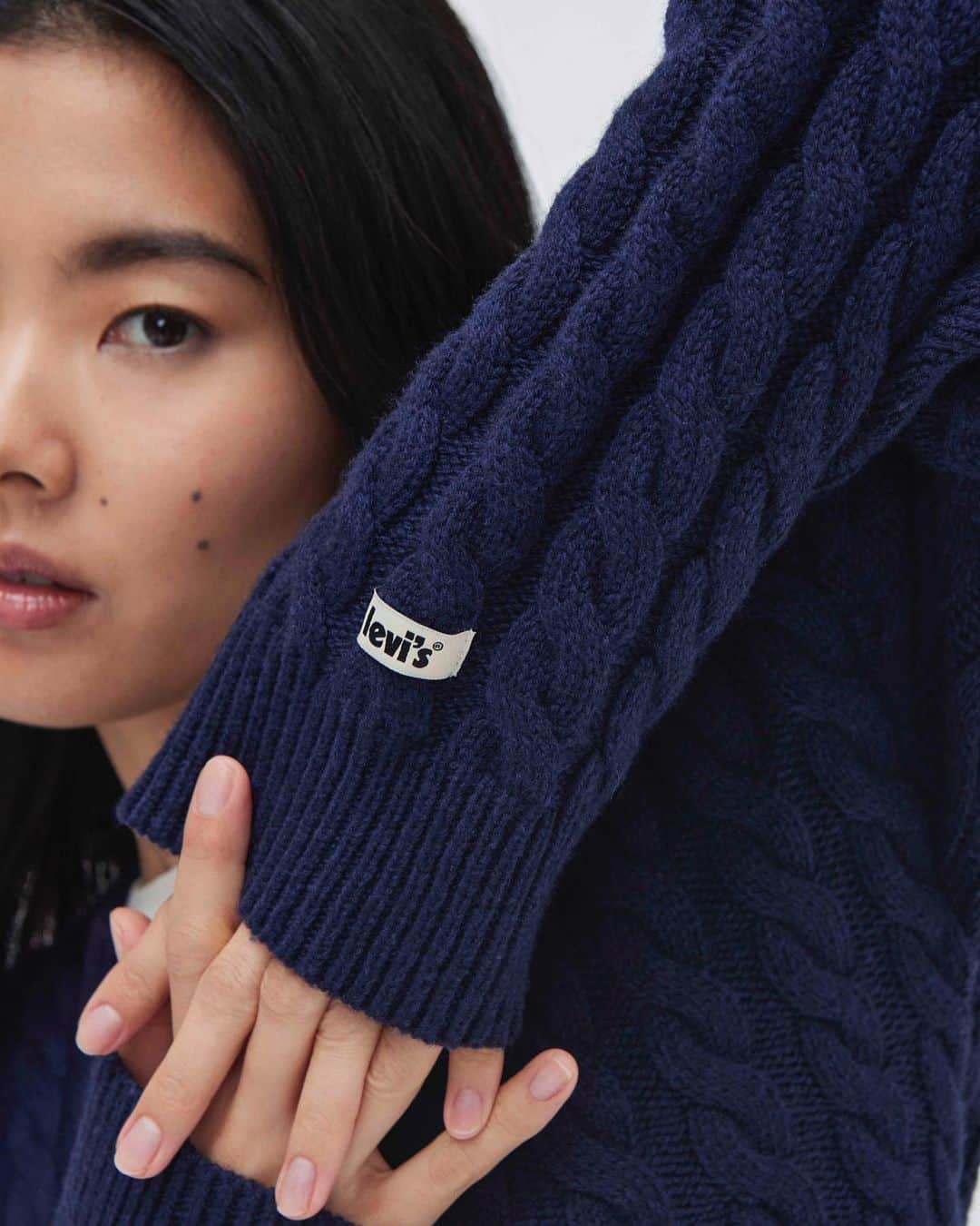 あゆみテレサのインスタグラム：「more from @levis @ntropic 🌐  photographer @alejandrocabezut  mua @baileewolfson  stylist @alexisasquith   ・ ・ ・ ・ ・ #levis #ntropic #リーバイス #preppy #preppystyle #preppyfashion #asianmodel #japanesemodel #springfashion #preppygirl #lamodel #lagirl #japanesegirl #asiangirl #海外モデル #海外生活 #海外ガール」