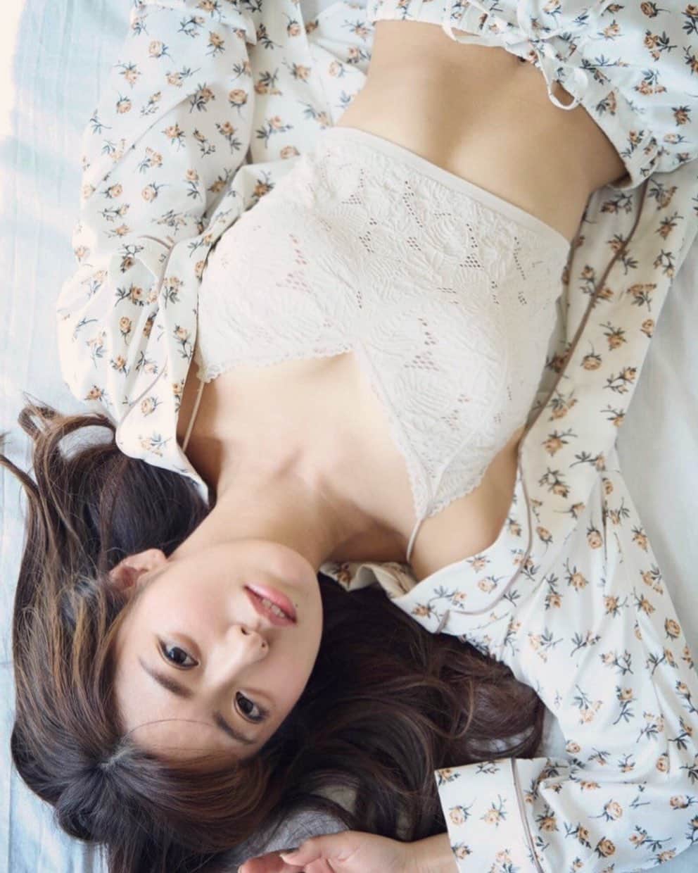のインスタグラム：「🫧  ありがたいことに グラビアまたしてくださいって 連絡をいただくことが多いです😳  皆さんから編集社へ ハガキや問い合わせなどの 熱いオファーがあったら またやらせていただくことになるかもしれません🙈」
