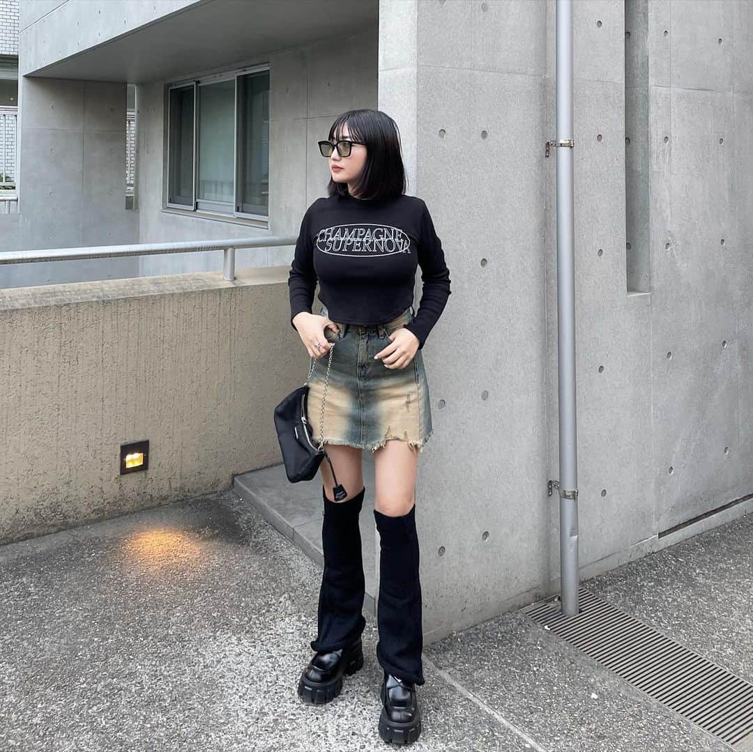 河崎みーなのインスタグラム：「韓国ギャルちゃんぽくなりました🖤❕  @followin._official  . . .」