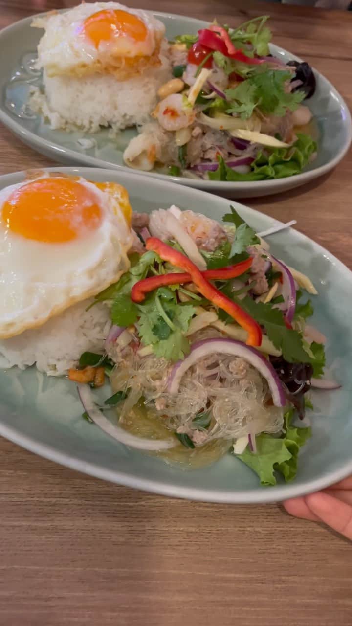 ひよんのインスタグラム：「🇹🇭🍚  恋する美味しさ。 だいすきヤムウンセンライス🍚  お願いだから、みんな1回だけでも食べてみて🤣！  #クルンサイアム六本木 #タイ料理 #ヤムウンセン #ヤムウンセンライス」
