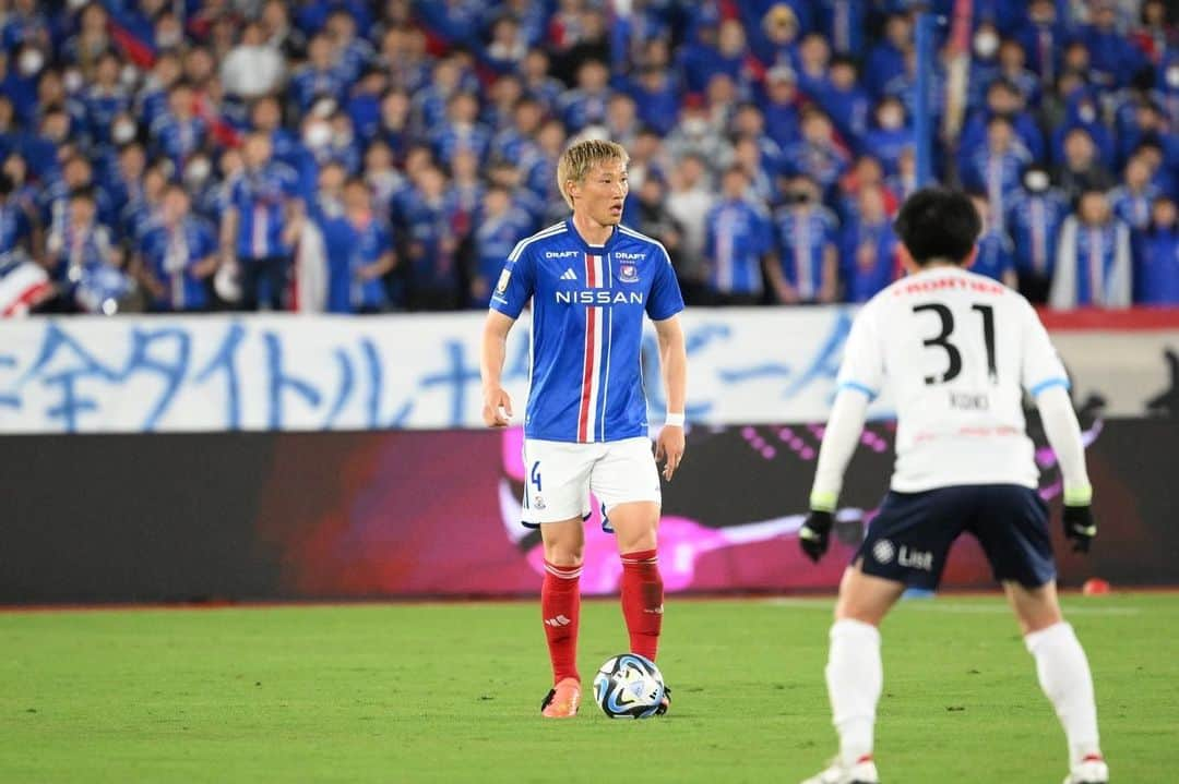 畠中槙之輔さんのインスタグラム写真 - (畠中槙之輔Instagram)「_ 2023.04.08. +3points🔴⚪️🔵 雨で寒い中、昨日も最高の応援でした！🔥 まだまだ修正点はあるので、しっかり次に向けて良い準備します💪 #マリノスファミリー #みんなが #龍の帰りを待ってるぞ #fmarinos #横浜Fマリノス #newbalance #ZAMST」4月9日 13時37分 - hatanaka_shinnosuke