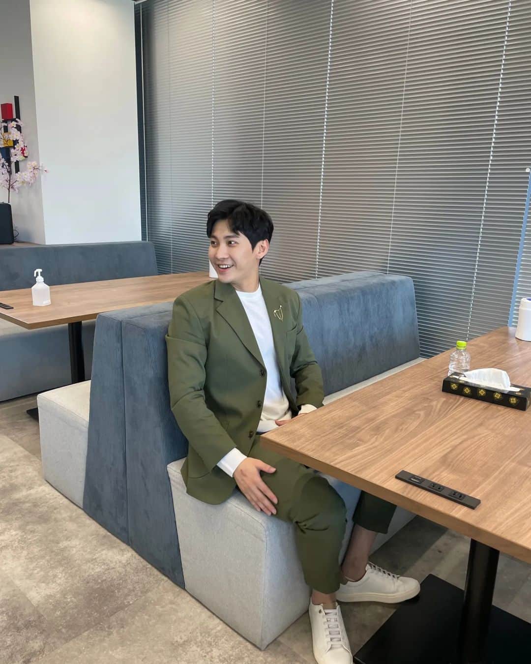 ソン・スンヒョンさんのインスタグラム写真 - (ソン・スンヒョンInstagram)「2部も3部もおねがいします😄😁」4月9日 13時54分 - soow456